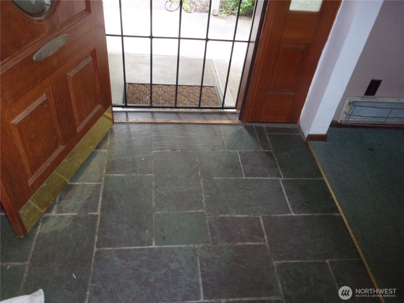 9404 A Street Property Photo 7