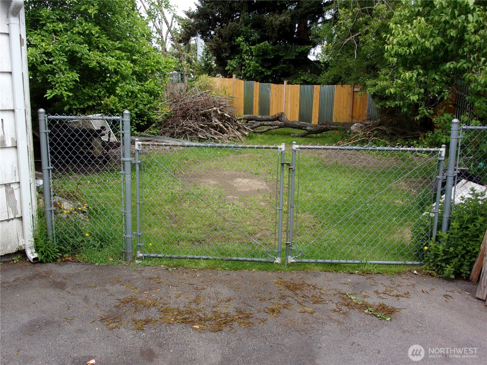 9404 A Street Property Photo 34