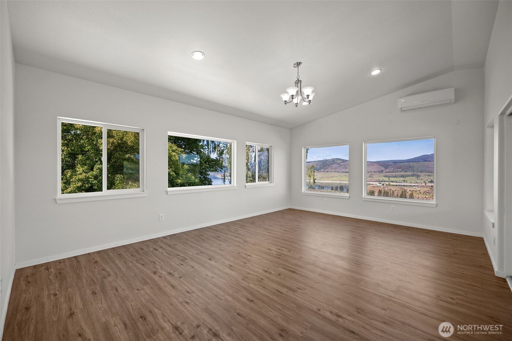 40831 Miles Creston Drive Property Photo 3
