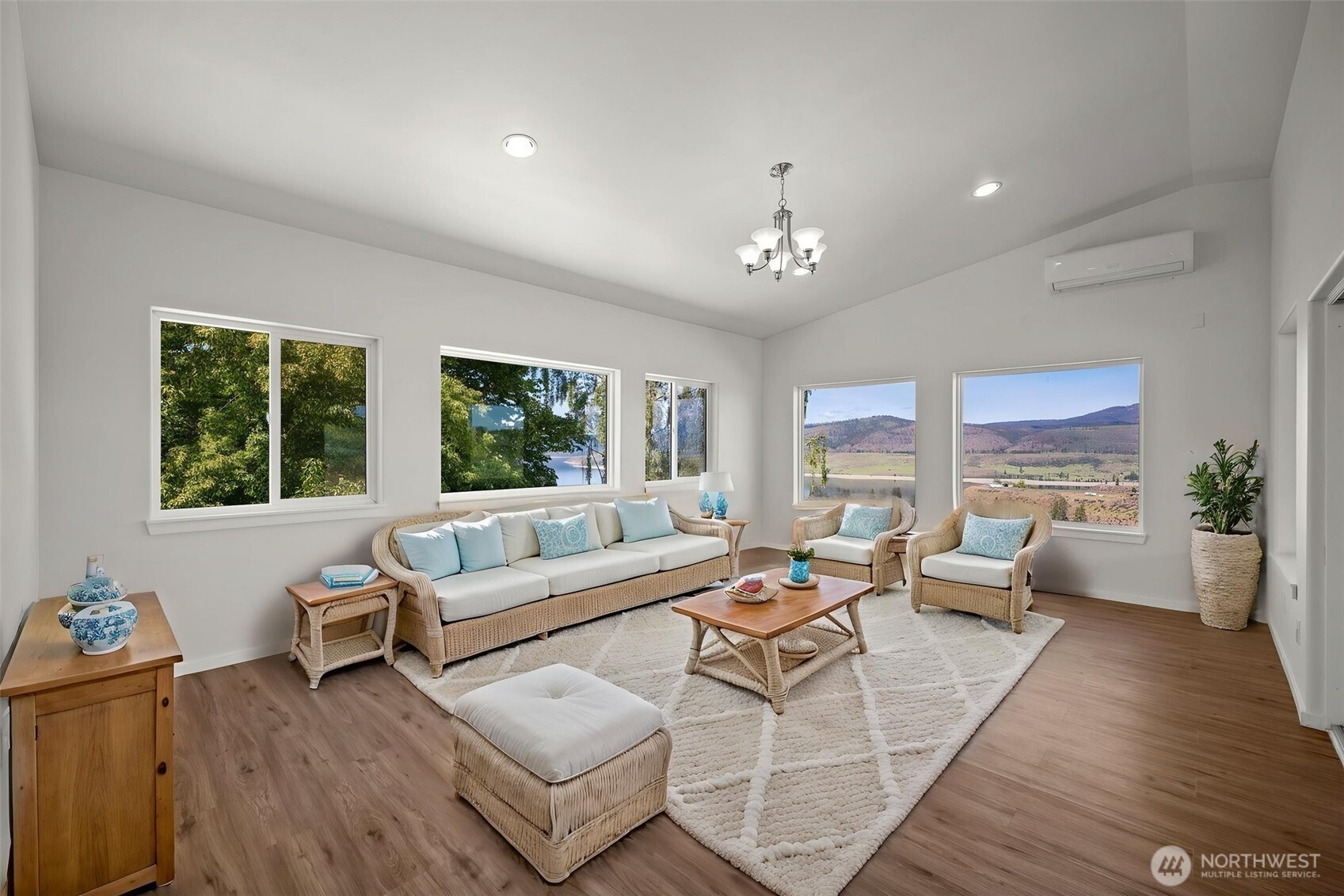 40831 Miles Creston Drive Property Photo 4