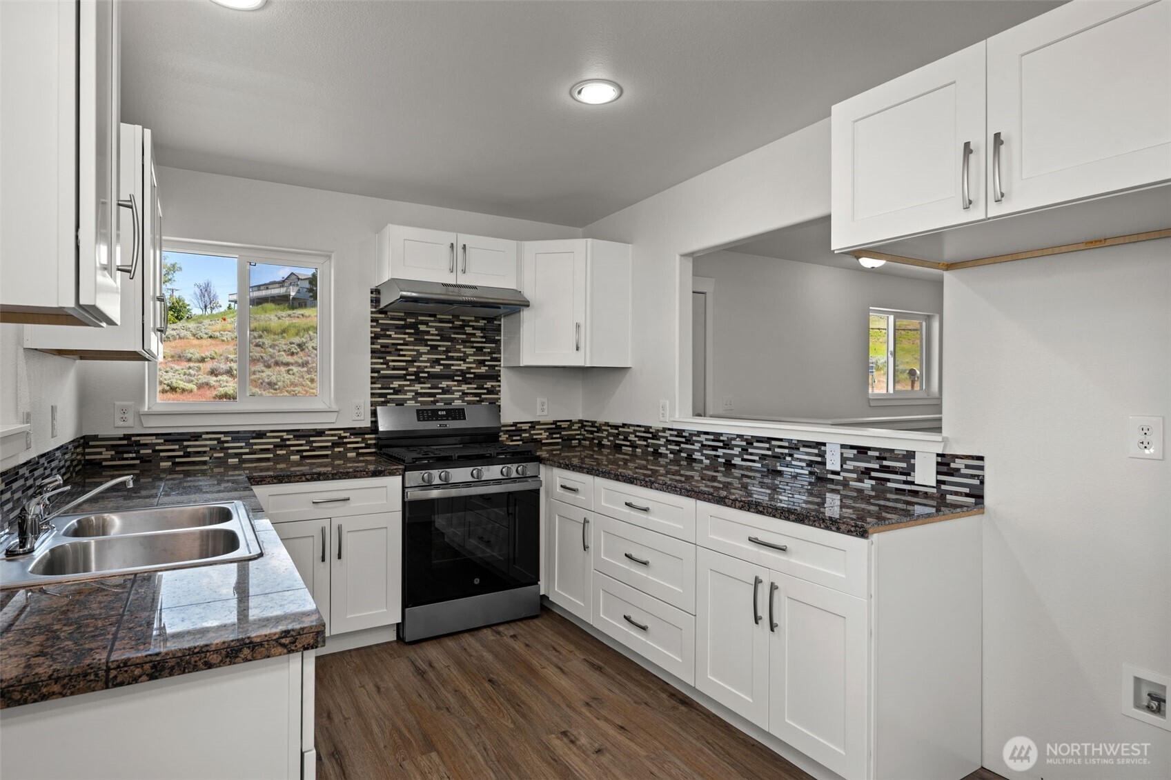 40831 Miles Creston Drive Property Photo 10