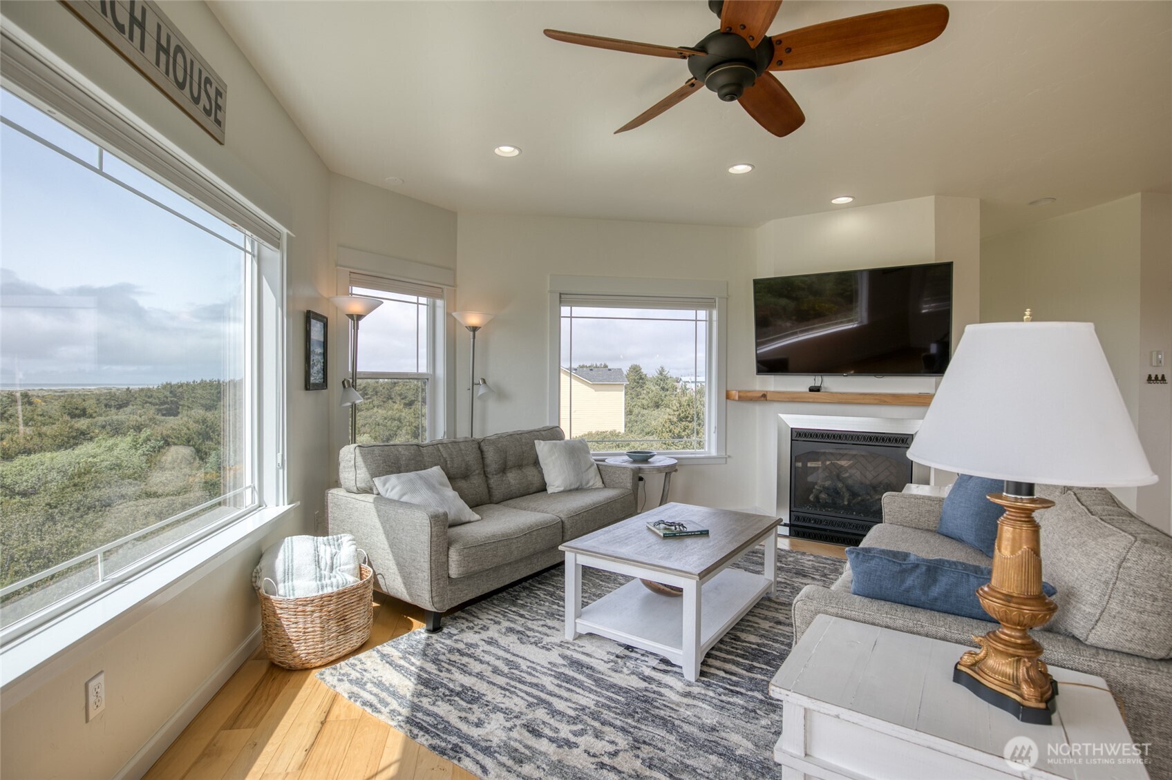 769 S Sand Dune Avenue Property Photo 6