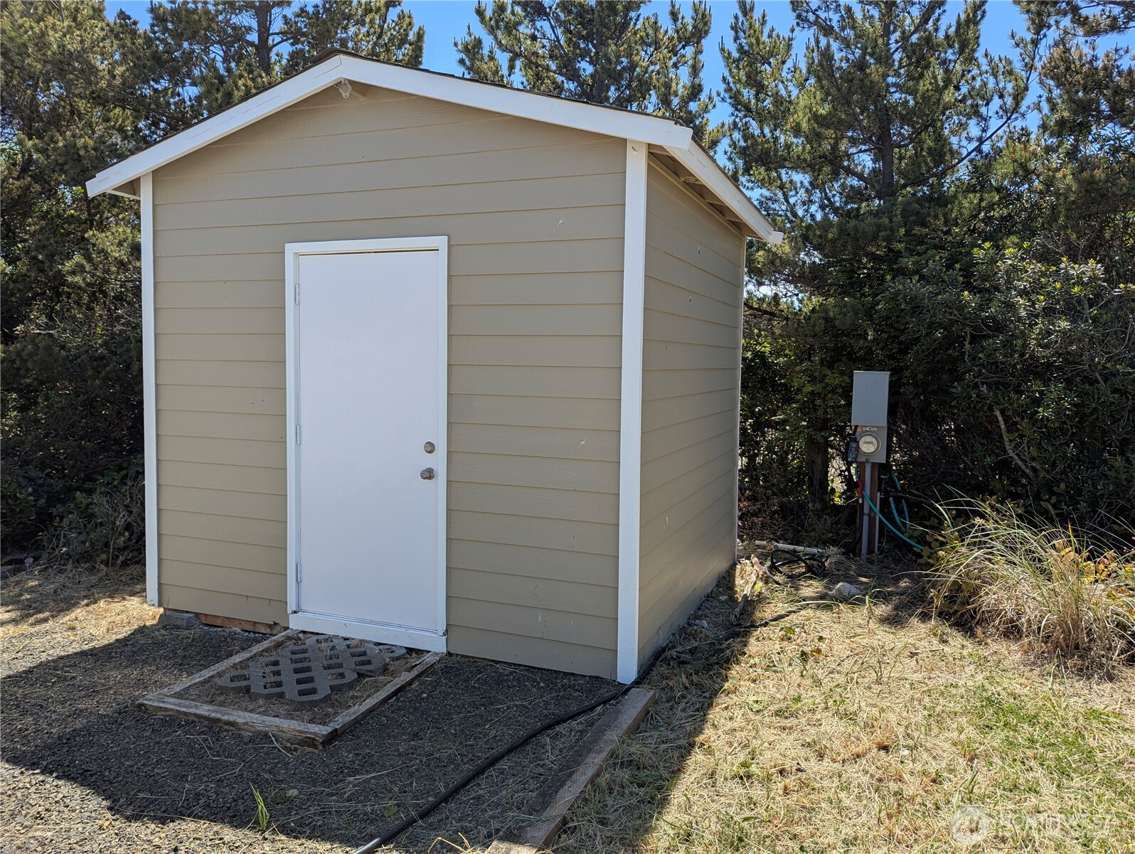 773 S Sand Dune Avenue Property Photo 4