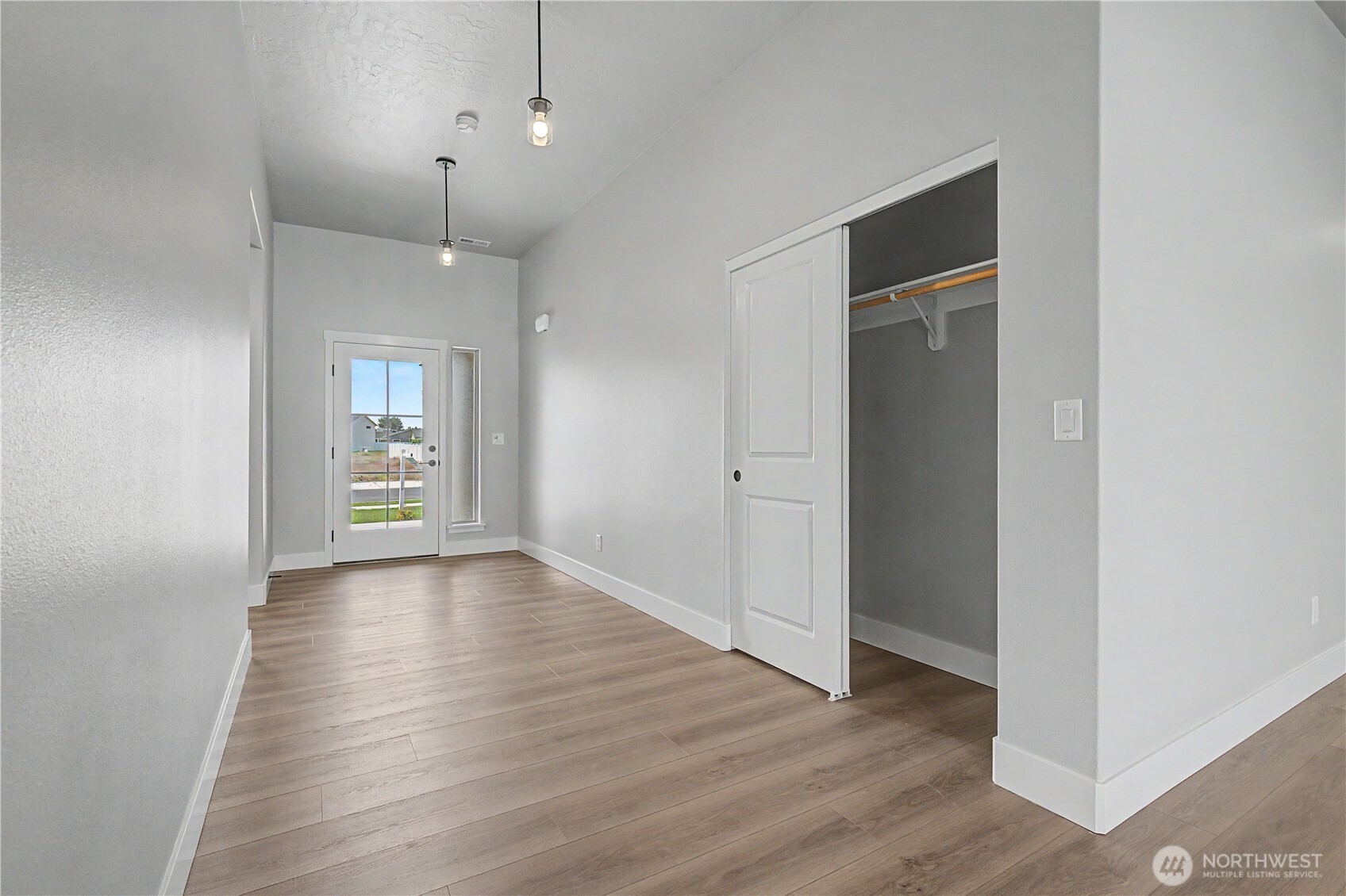 523 N Lessor Loop Property Photo 2