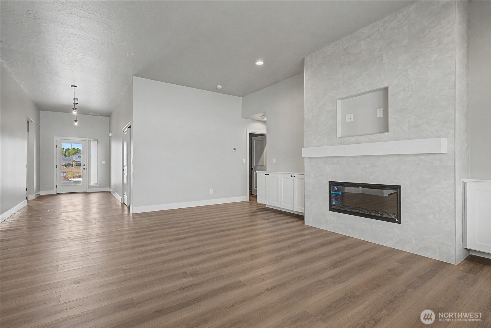 523 N Lessor Loop Property Photo 3