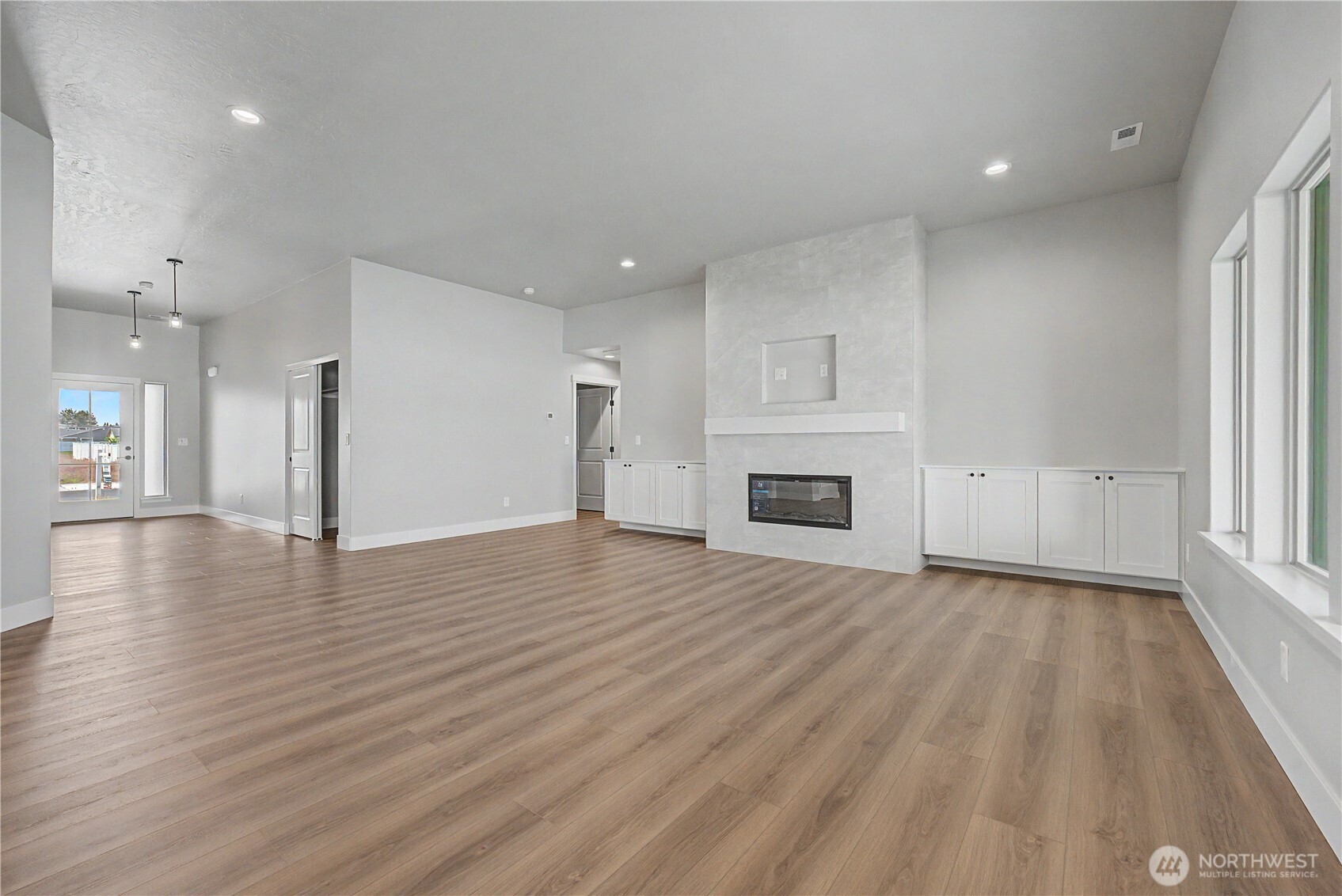 523 N Lessor Loop Property Photo 4