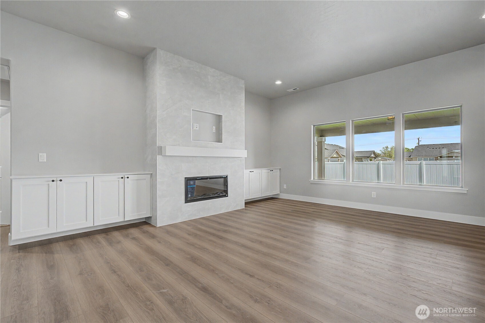523 N Lessor Loop Property Photo 6
