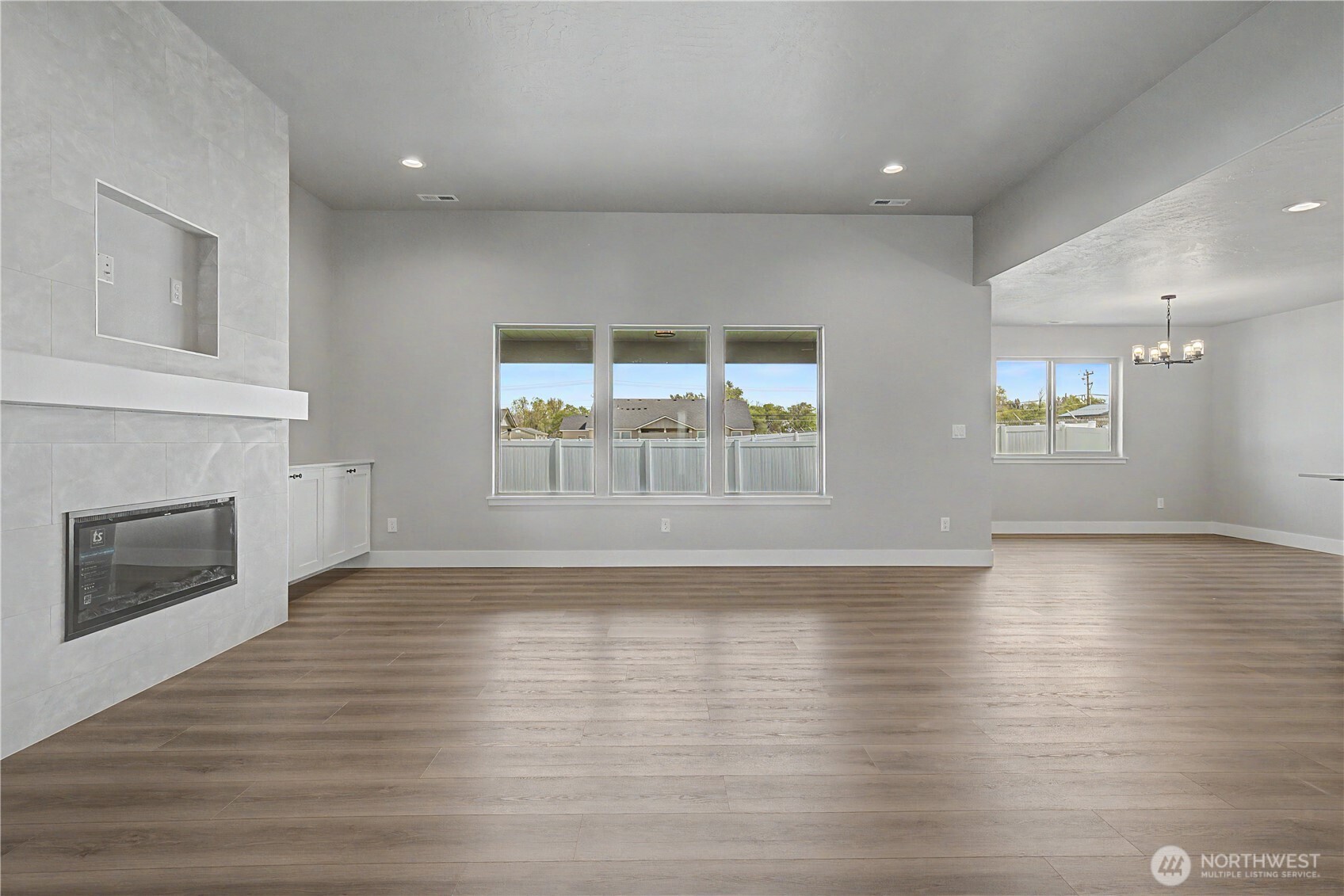 523 N Lessor Loop Property Photo 7