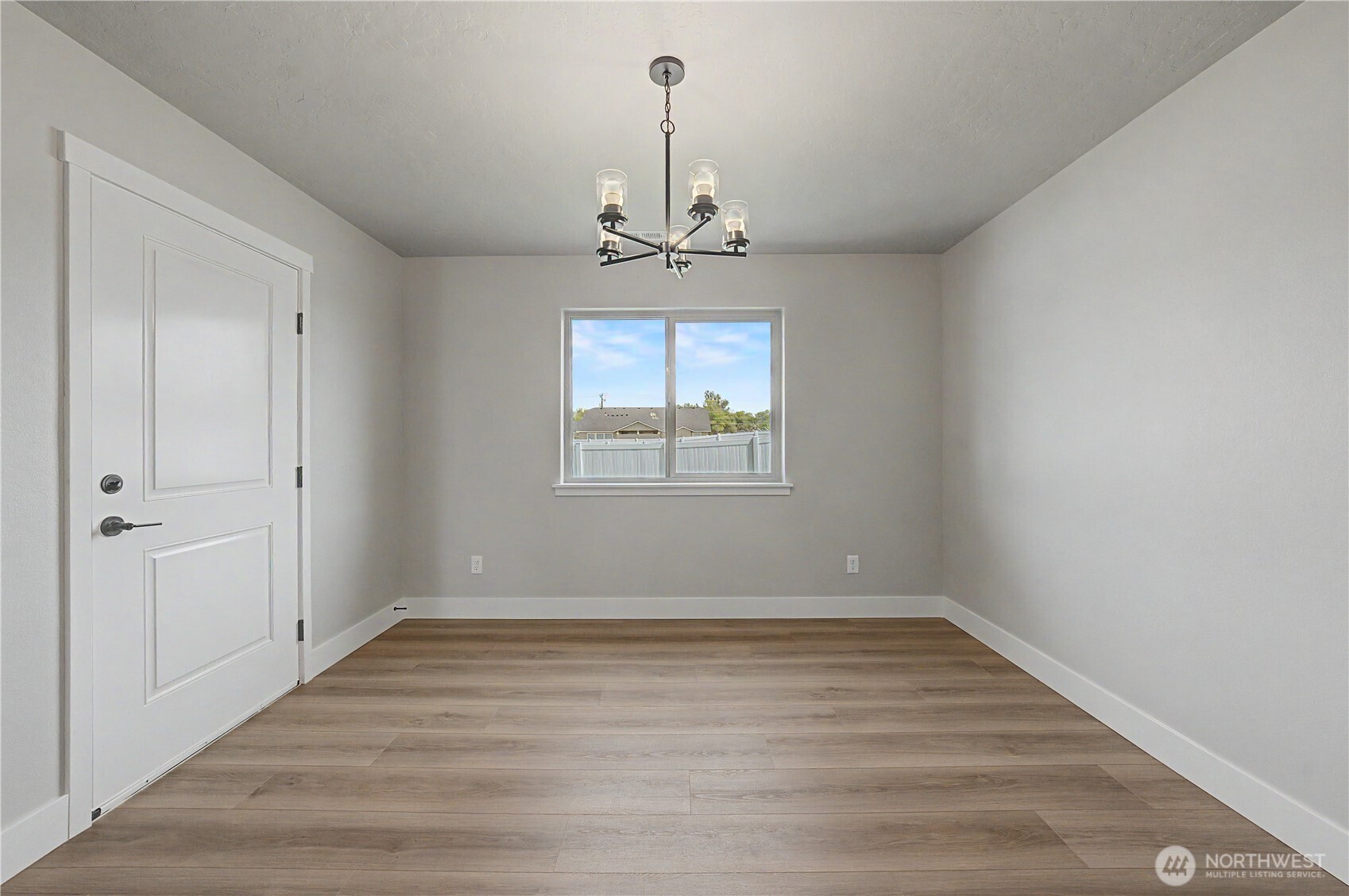 523 N Lessor Loop Property Photo 8