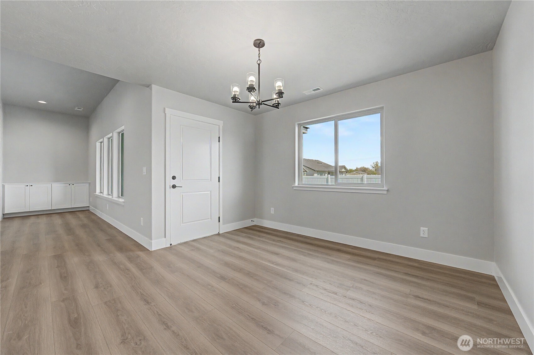 523 N Lessor Loop Property Photo 9