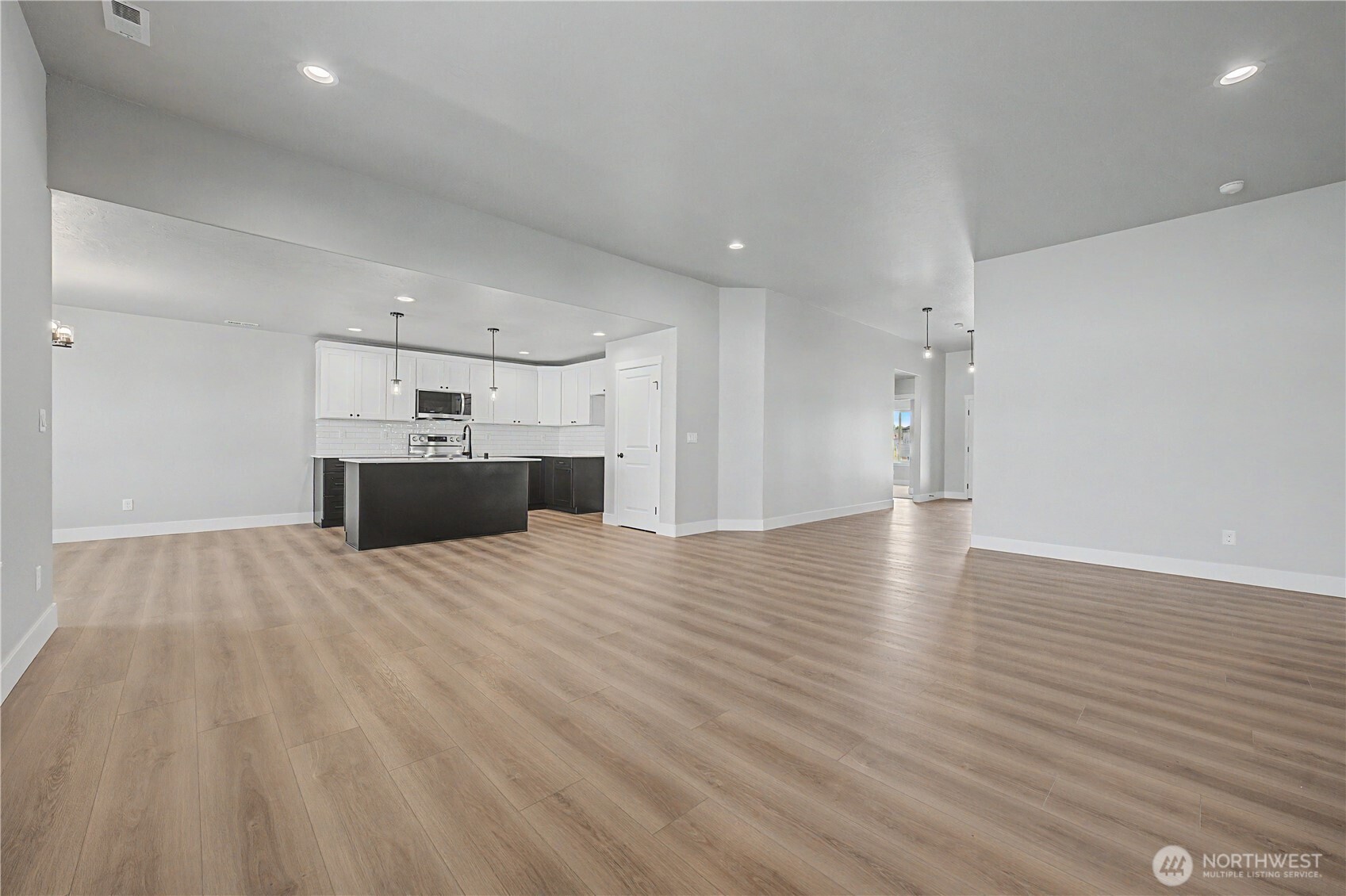 523 N Lessor Loop Property Photo 10