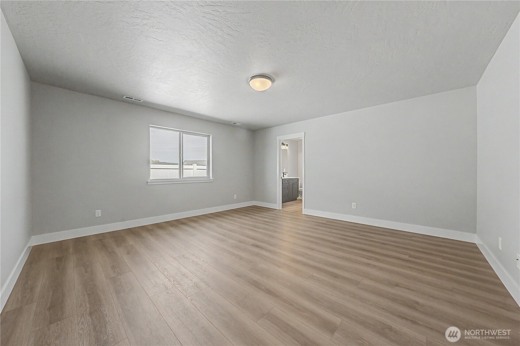 523 N Lessor Loop Property Photo 19