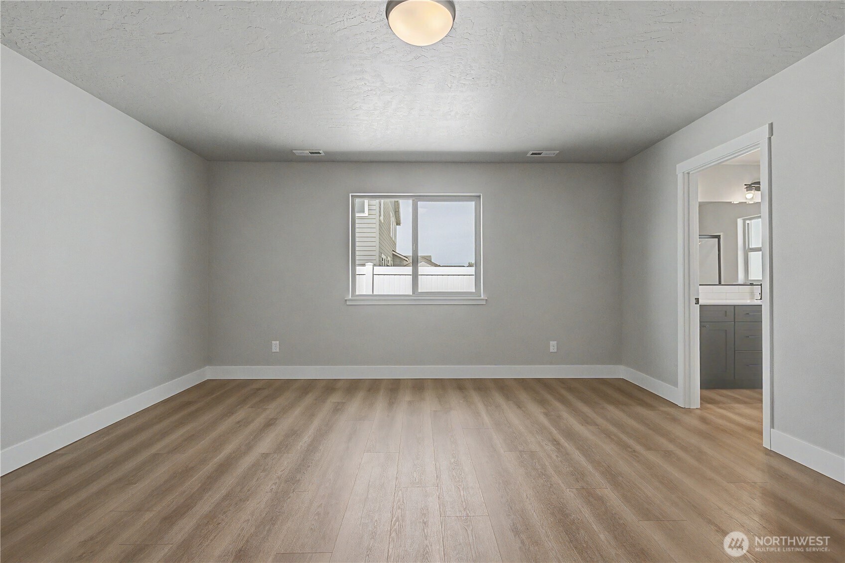 523 N Lessor Loop Property Photo 20