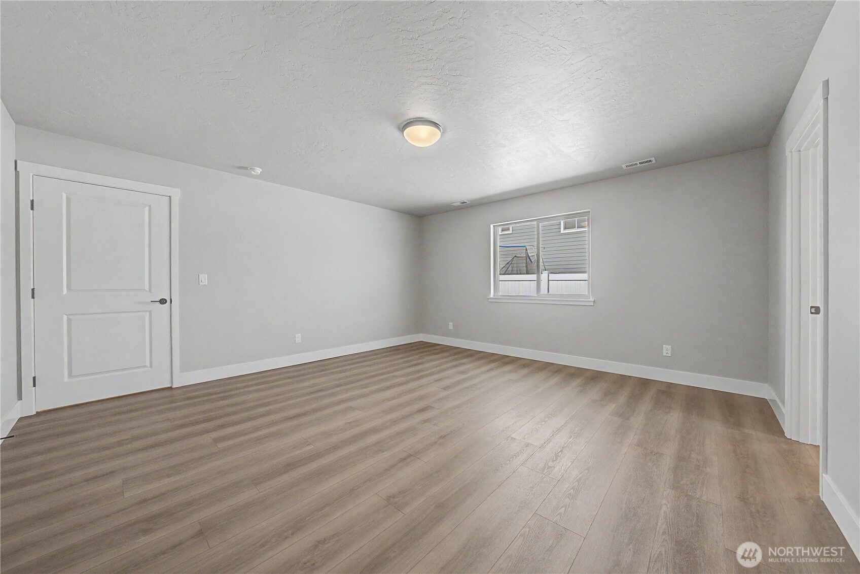 523 N Lessor Loop Property Photo 21