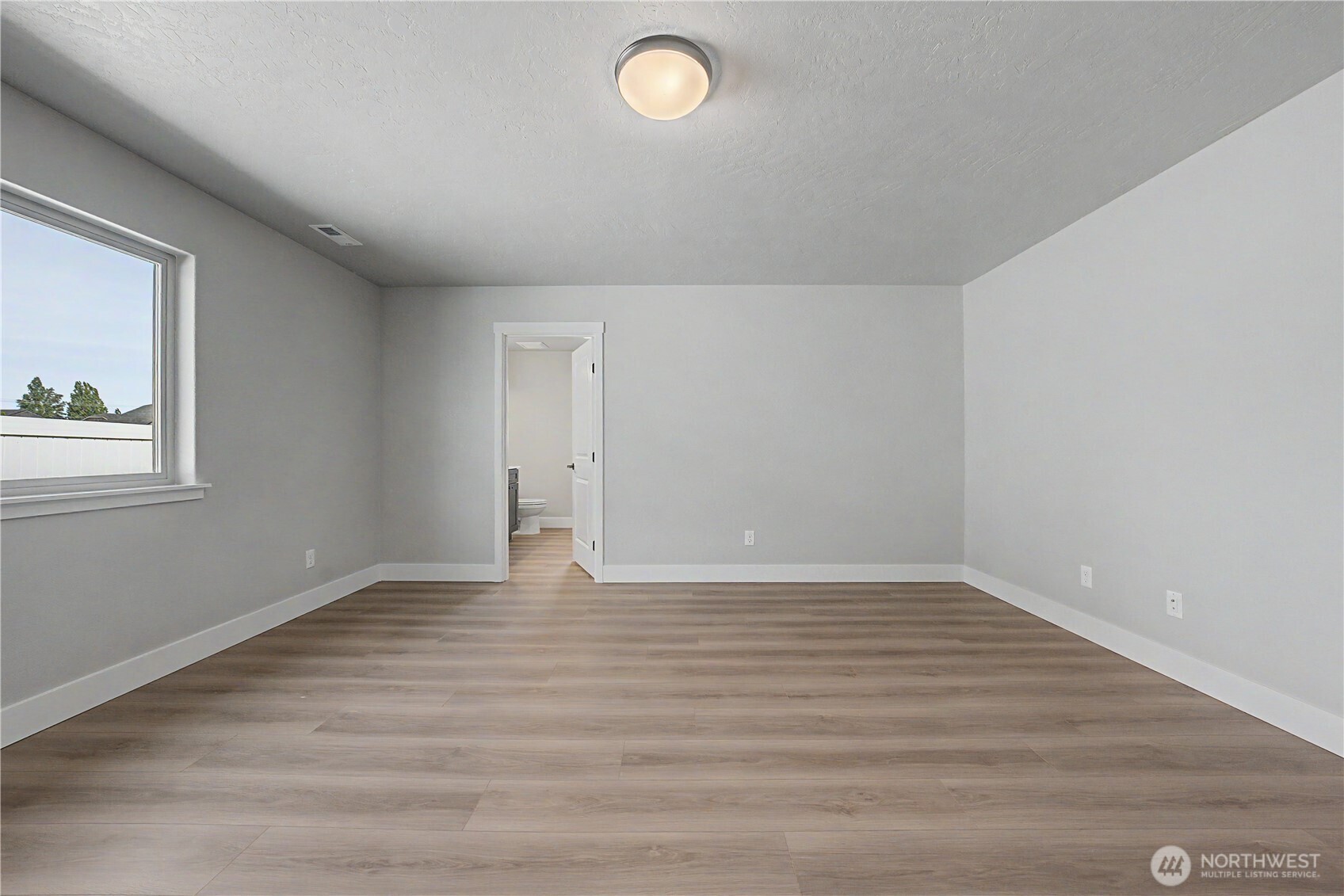 523 N Lessor Loop Property Photo 22