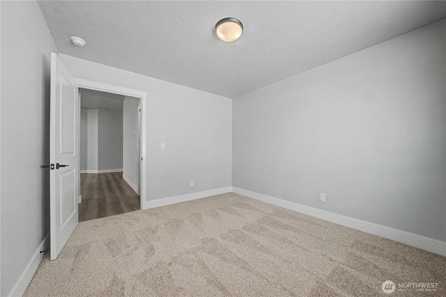 523 N Lessor Loop Property Photo 26