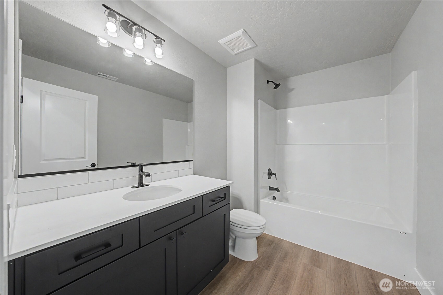 523 N Lessor Loop Property Photo 28