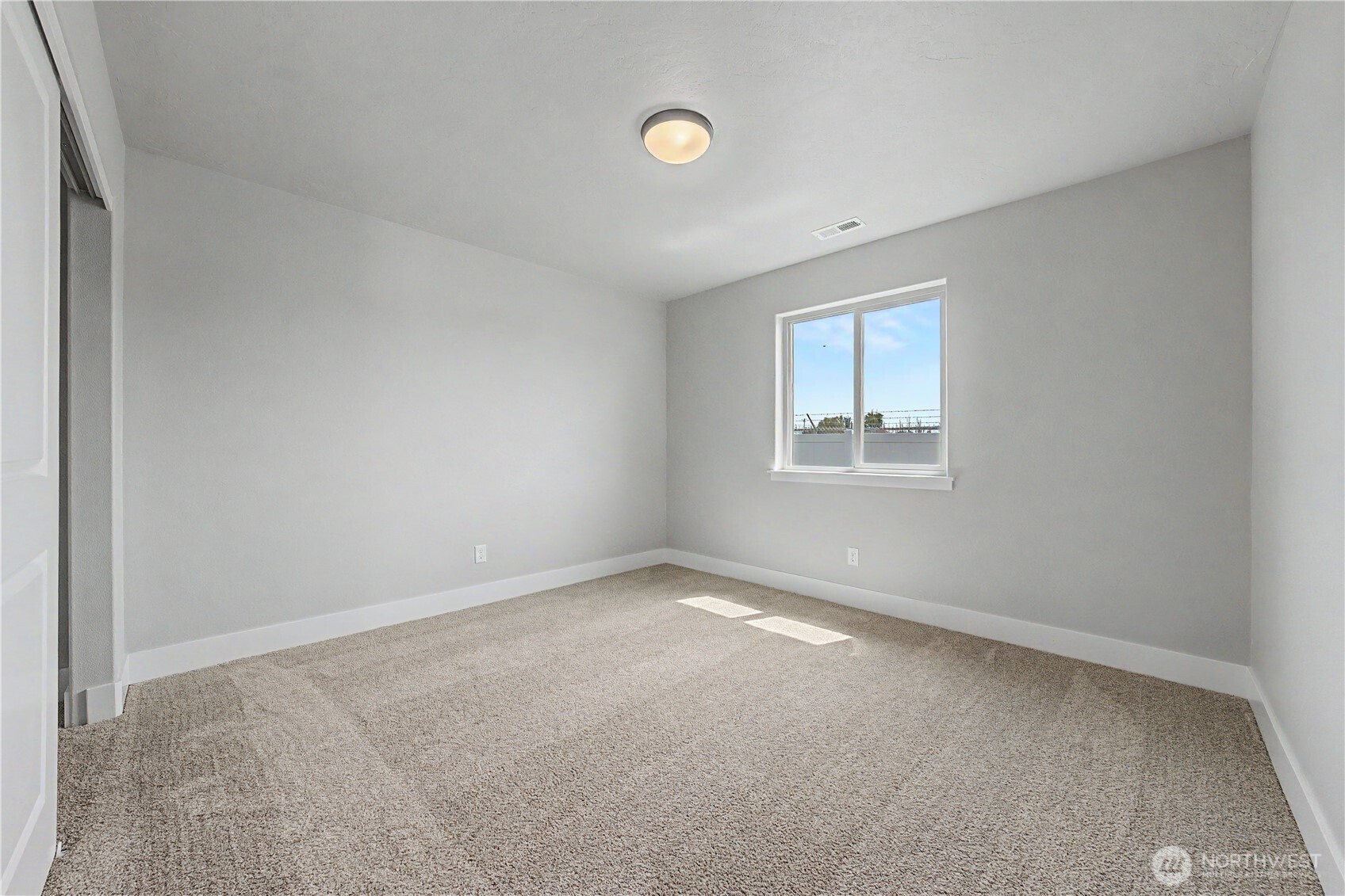 523 N Lessor Loop Property Photo 29