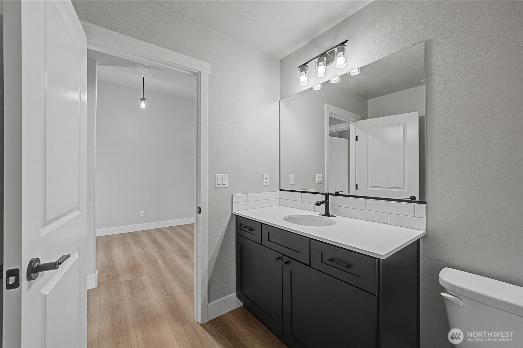523 N Lessor Loop Property Photo 30
