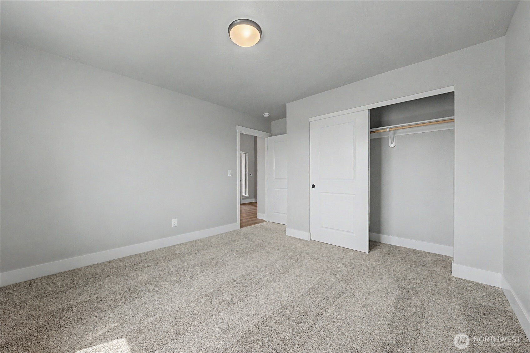 523 N Lessor Loop Property Photo 31