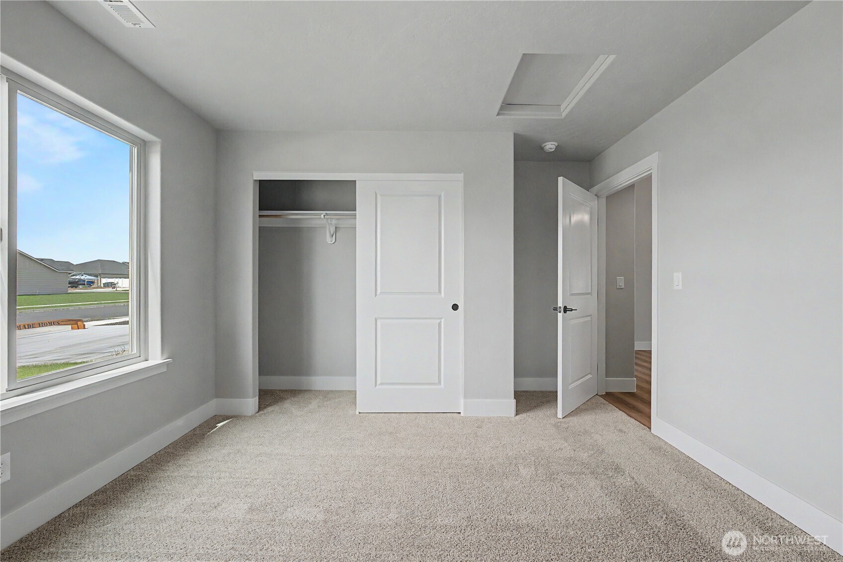 523 N Lessor Loop Property Photo 32