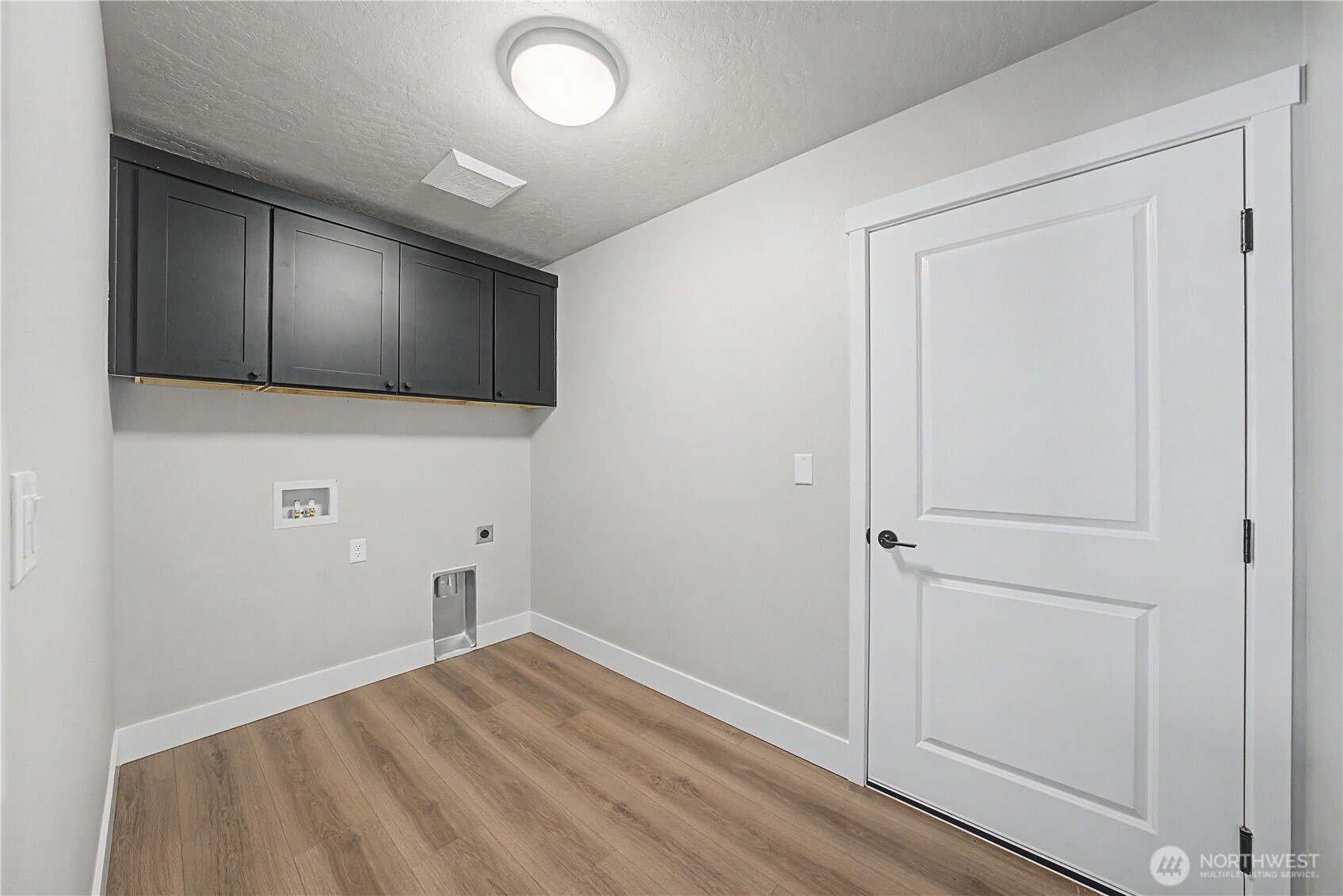 523 N Lessor Loop Property Photo 34