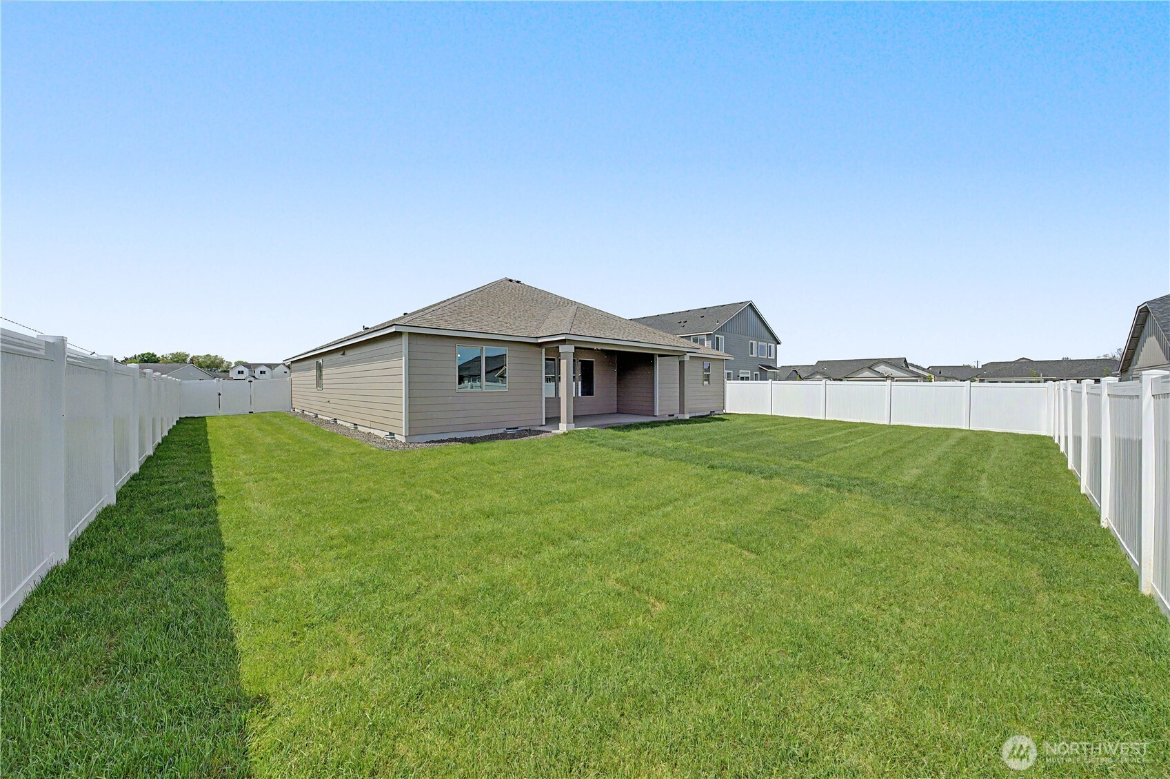 523 N Lessor Loop Property Photo 36
