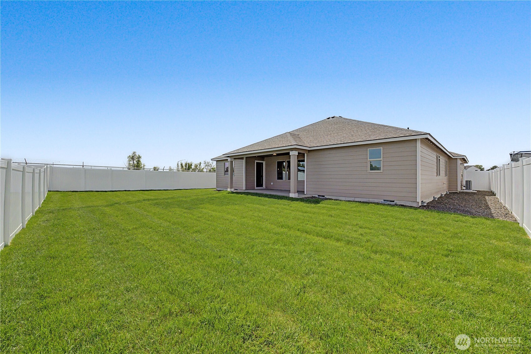523 N Lessor Loop Property Photo 39