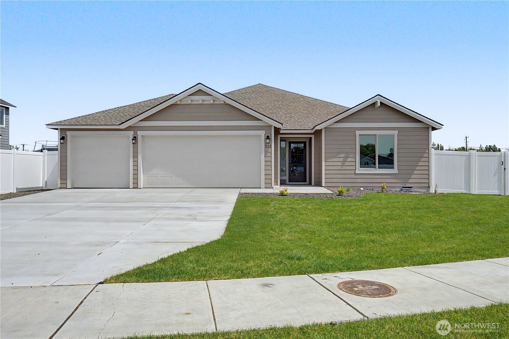 523 N Lessor Loop Property Photo 40