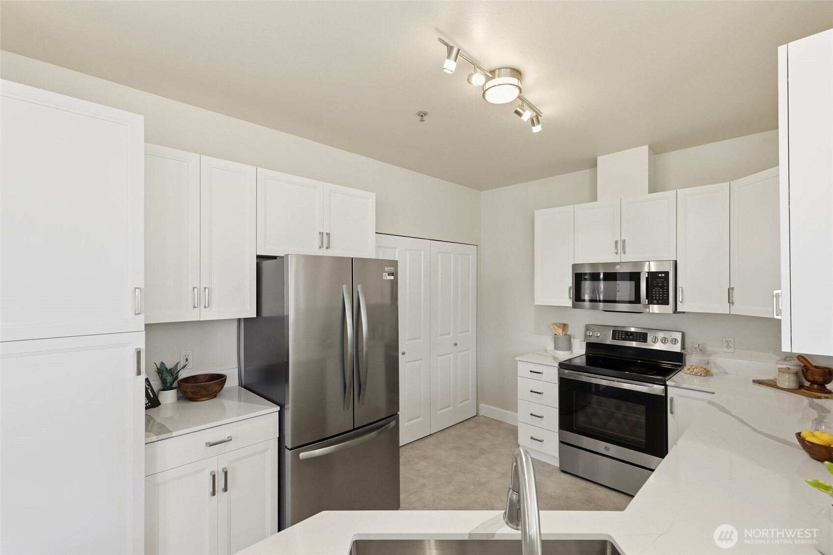 551 241st Lane Property Photo 10