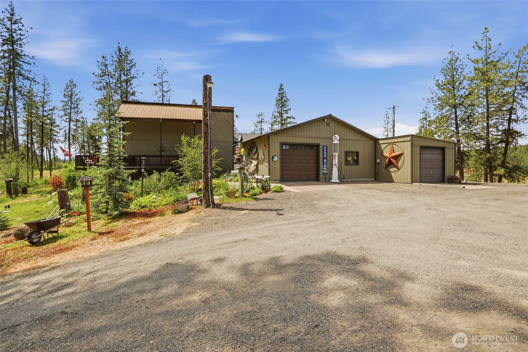 12119 S Spotted Road Property Photo 3