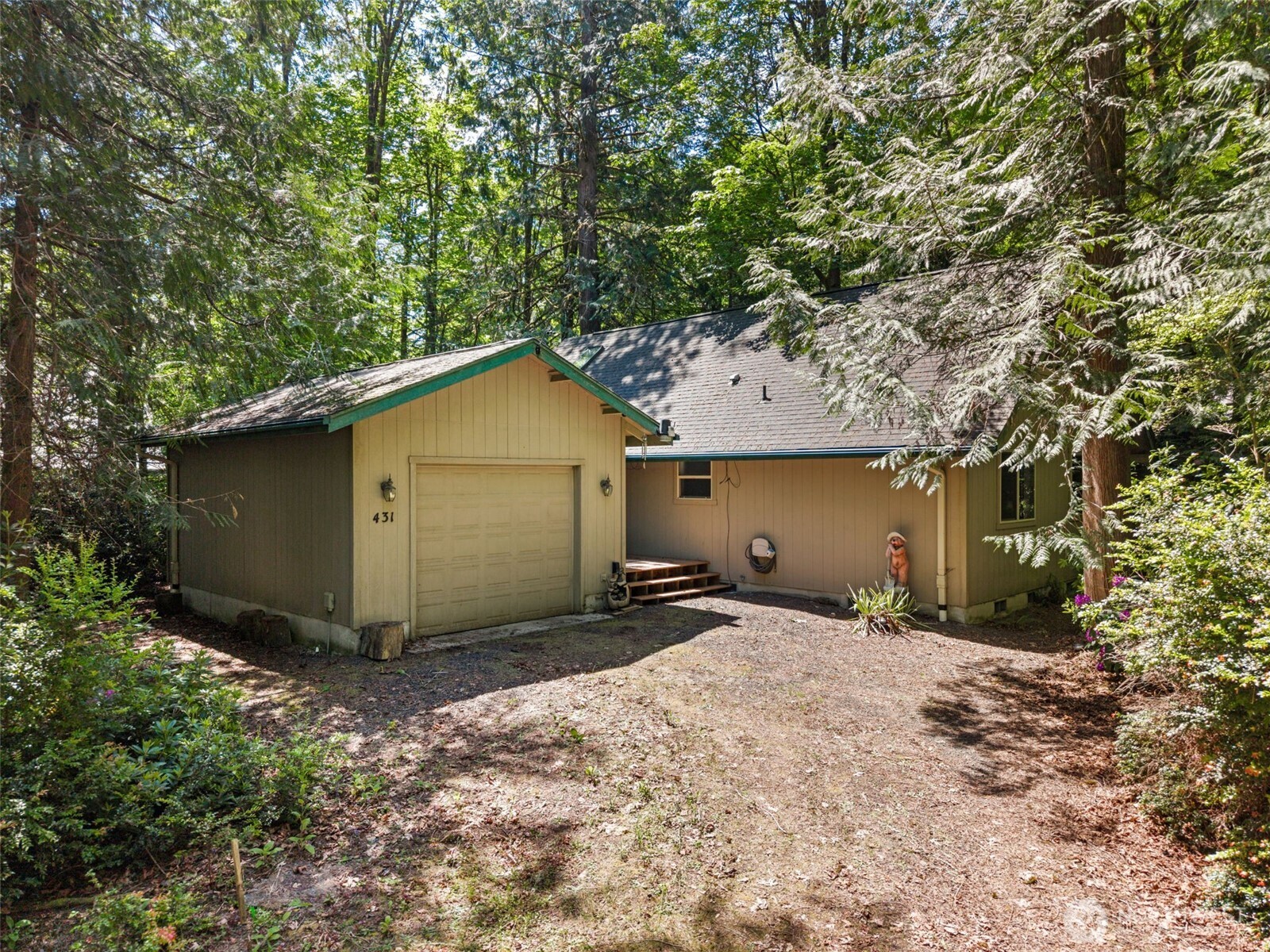 431 E Pointes Drive Property Photo 4