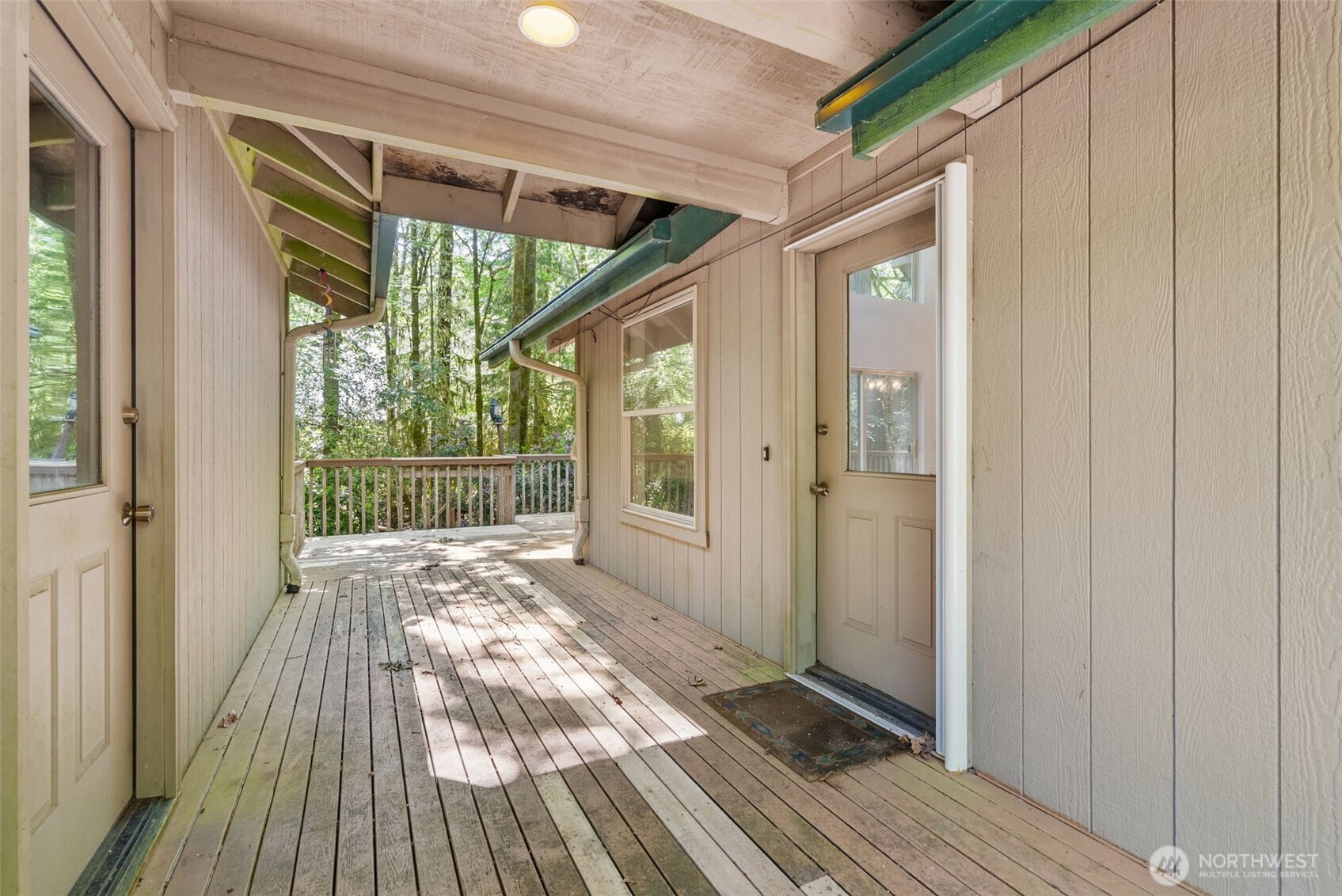 431 E Pointes Drive Property Photo 5