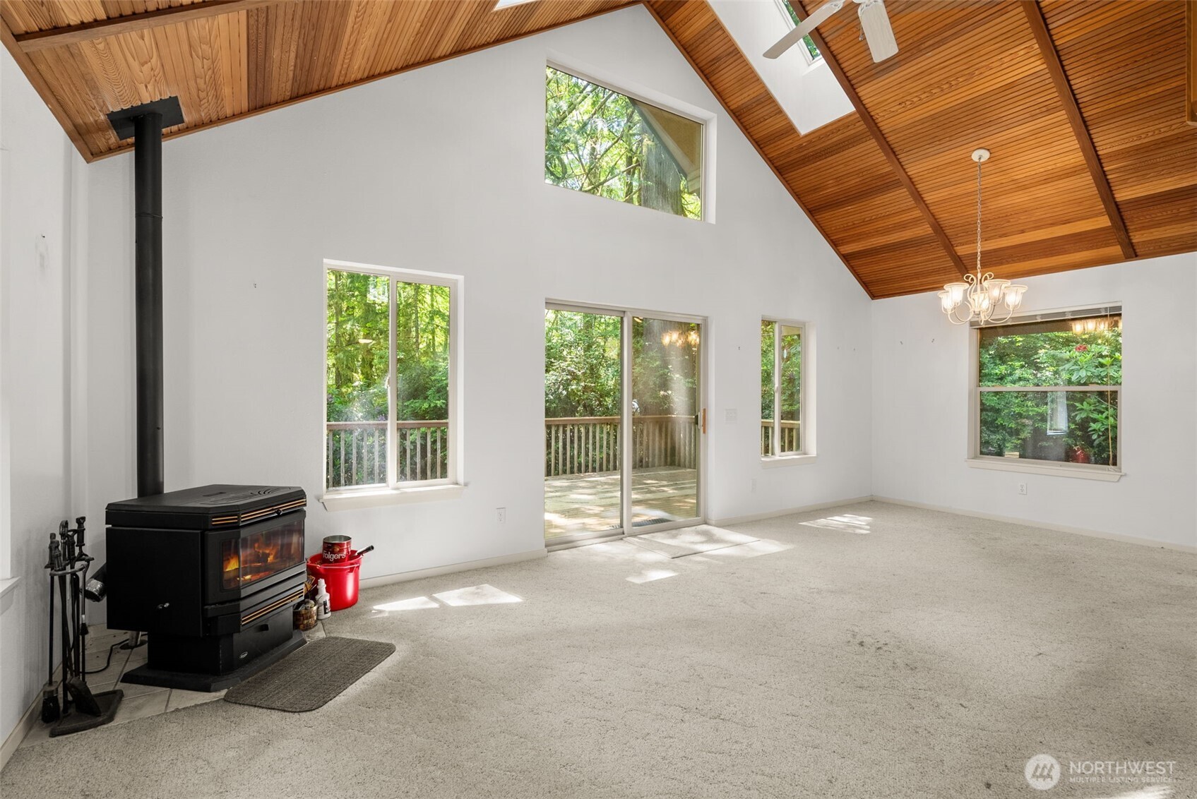 431 E Pointes Drive Property Photo 6