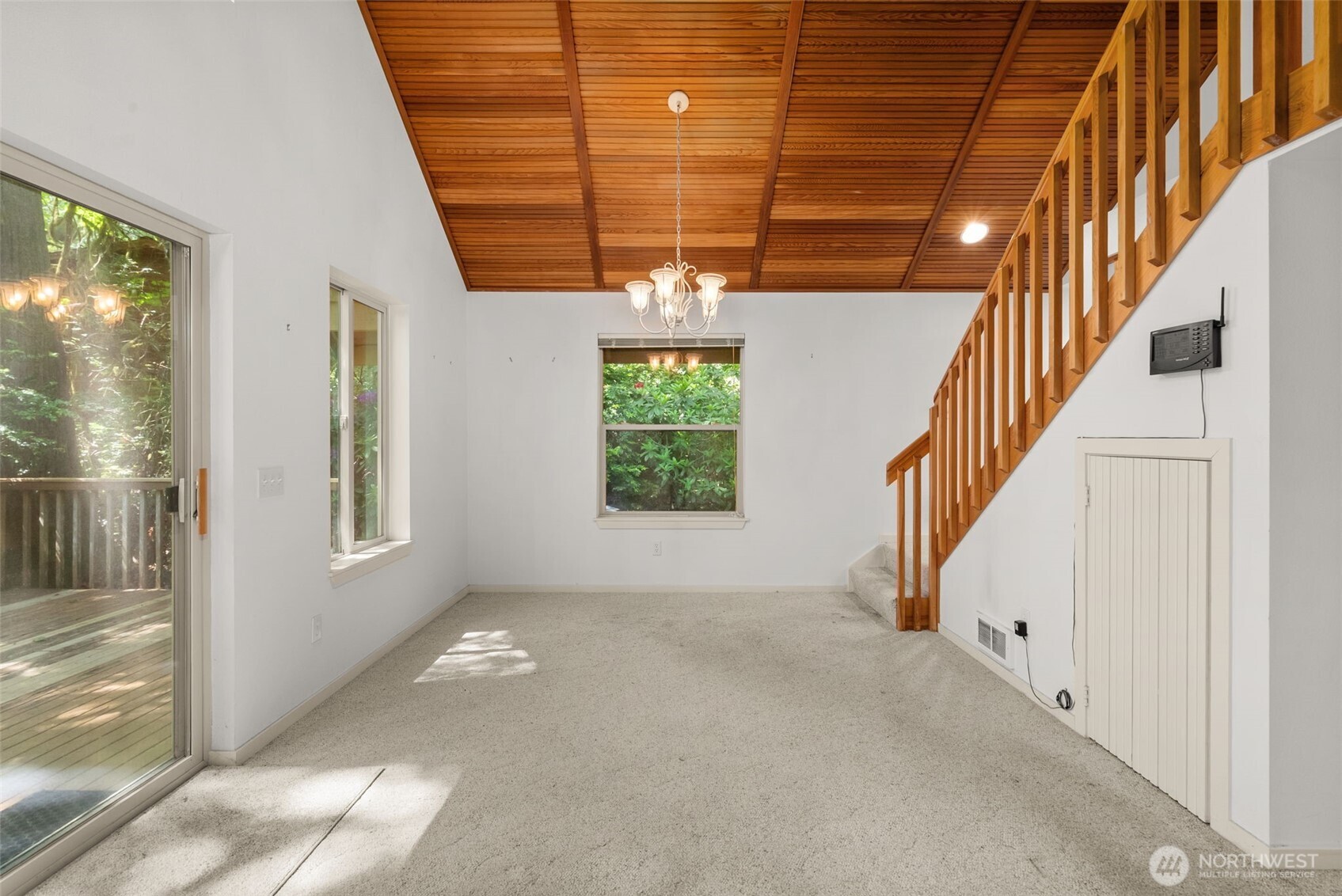 431 E Pointes Drive Property Photo 11