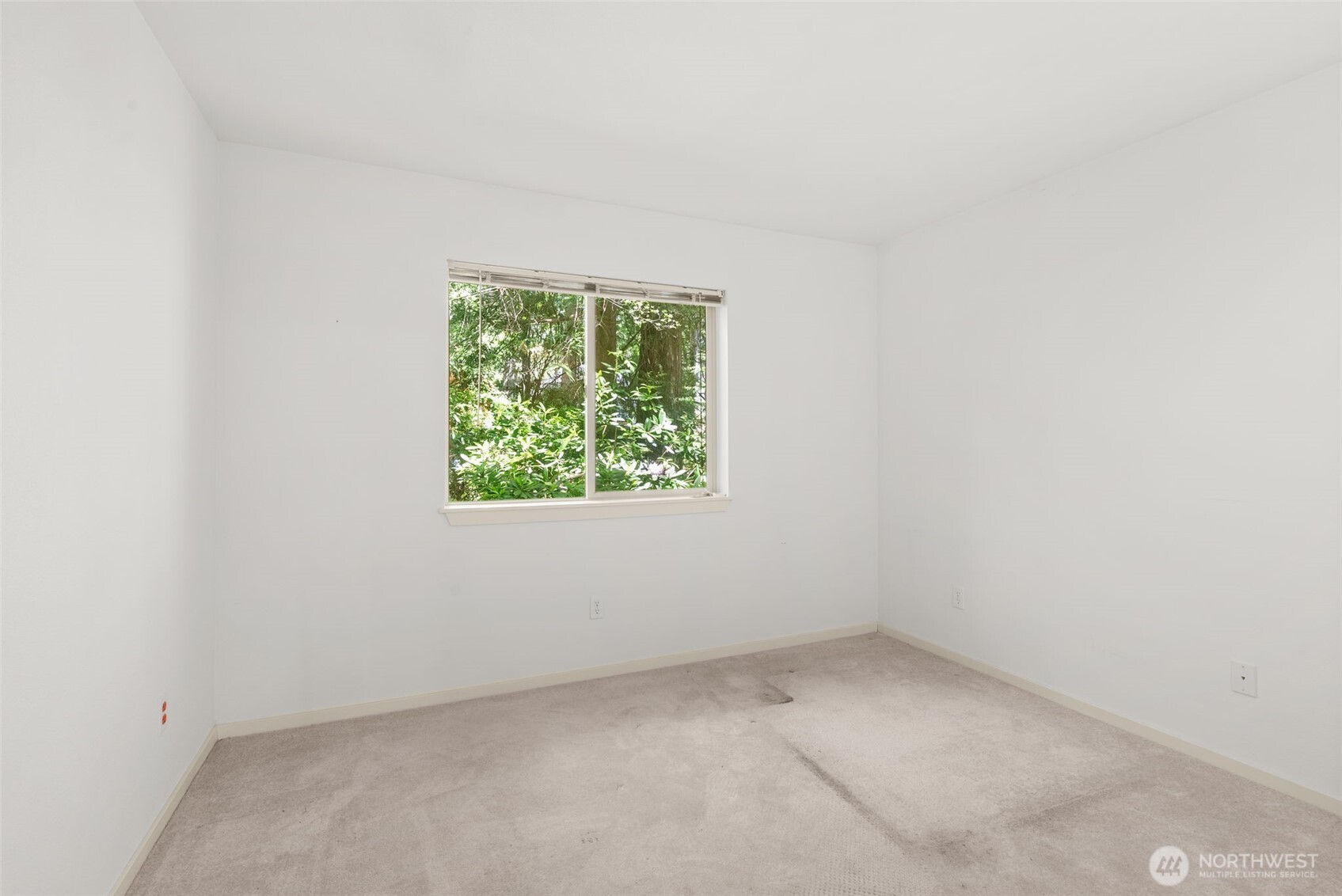 431 E Pointes Drive Property Photo 13