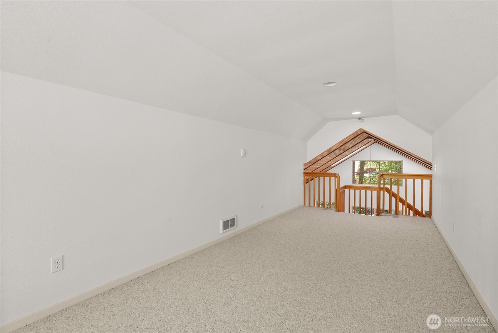 431 E Pointes Drive Property Photo 18