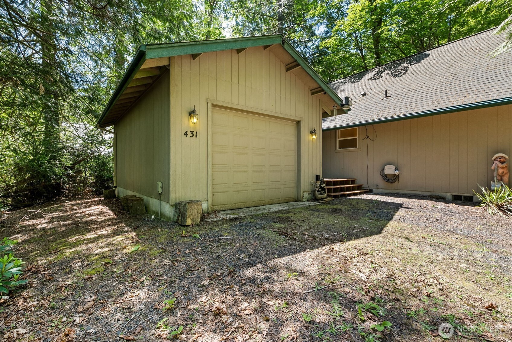 431 E Pointes Drive Property Photo 24
