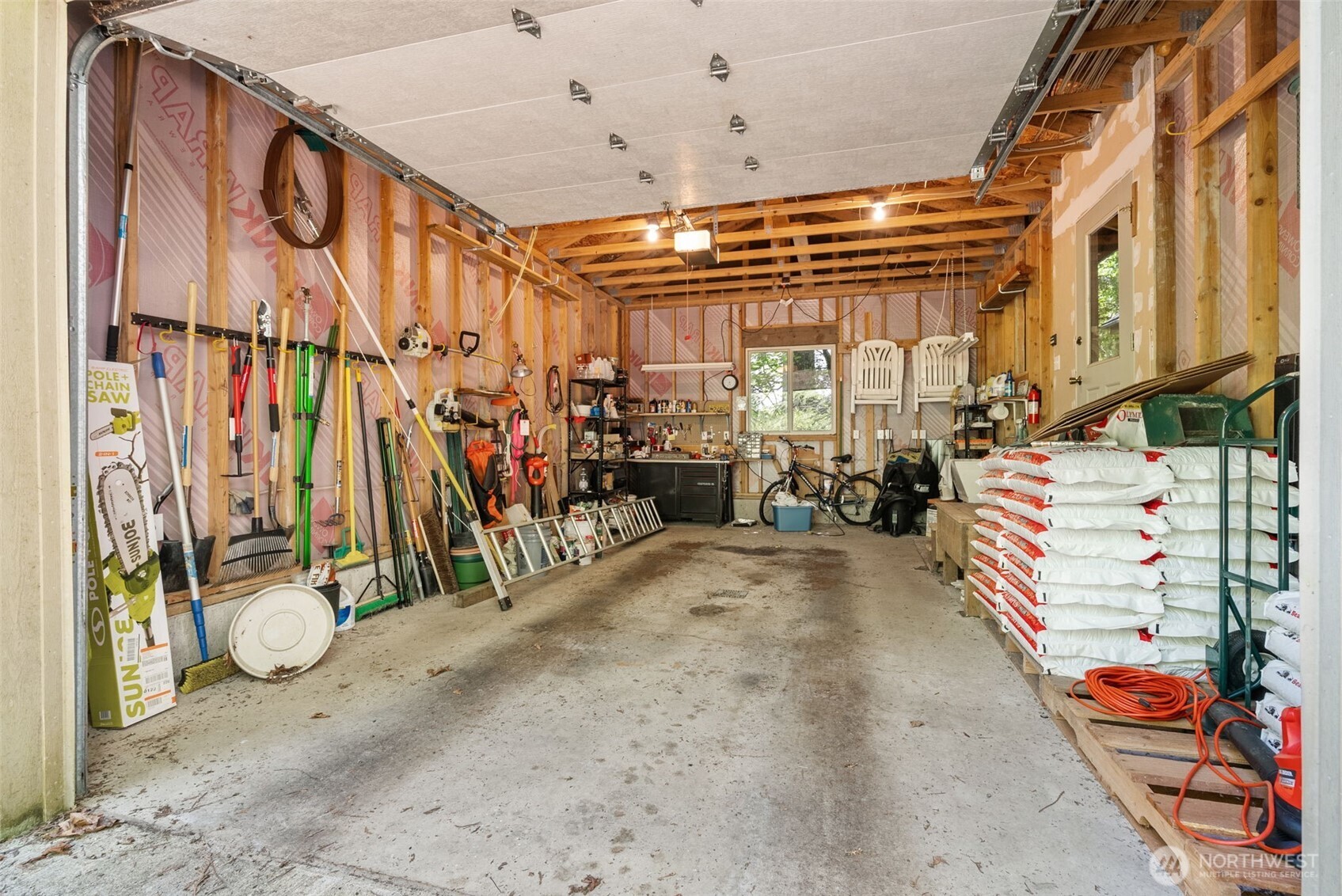 431 E Pointes Drive Property Photo 25