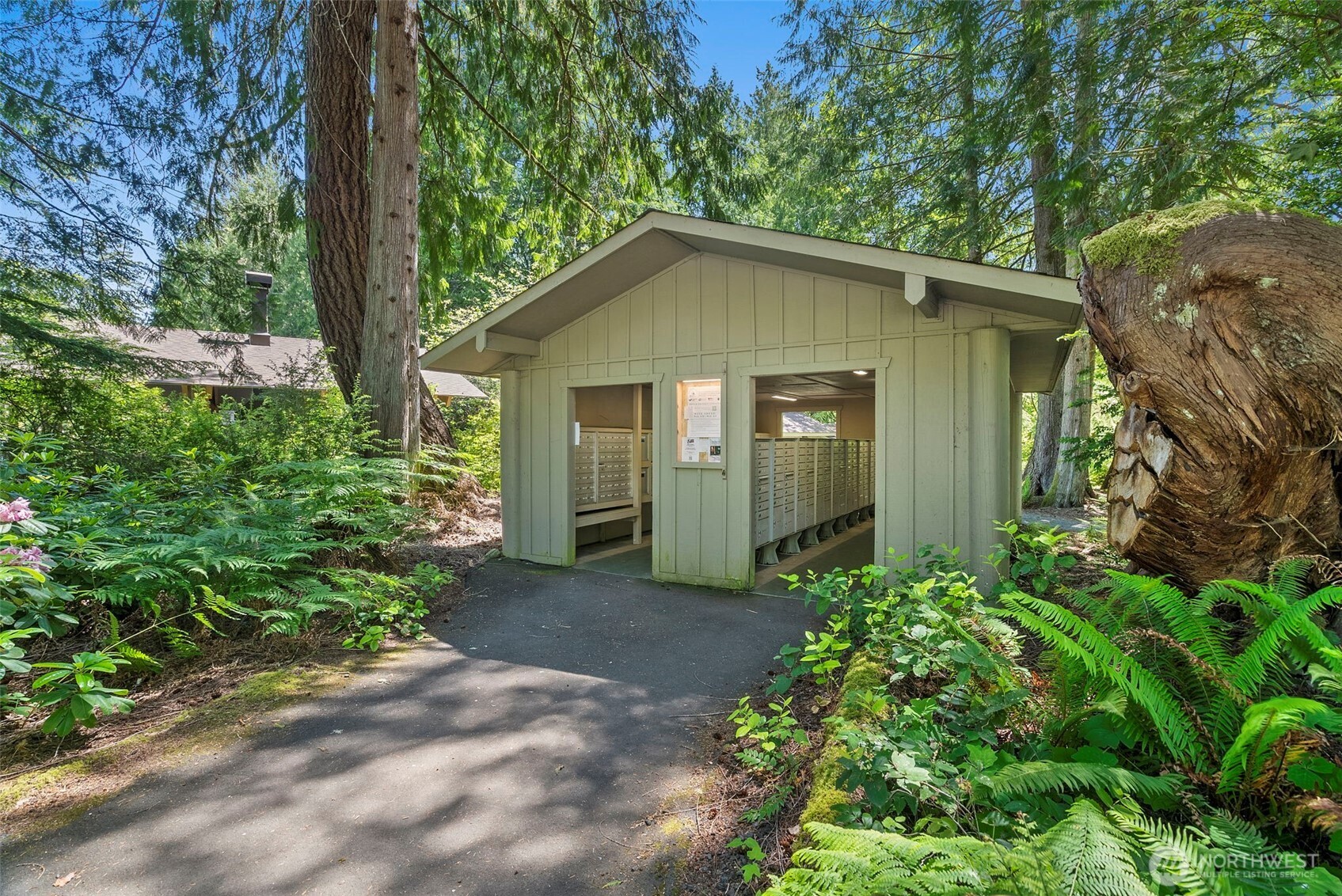 431 E Pointes Drive Property Photo 36