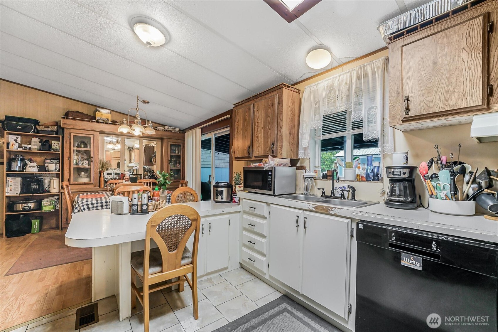 980 Falcon Road Property Photo 6