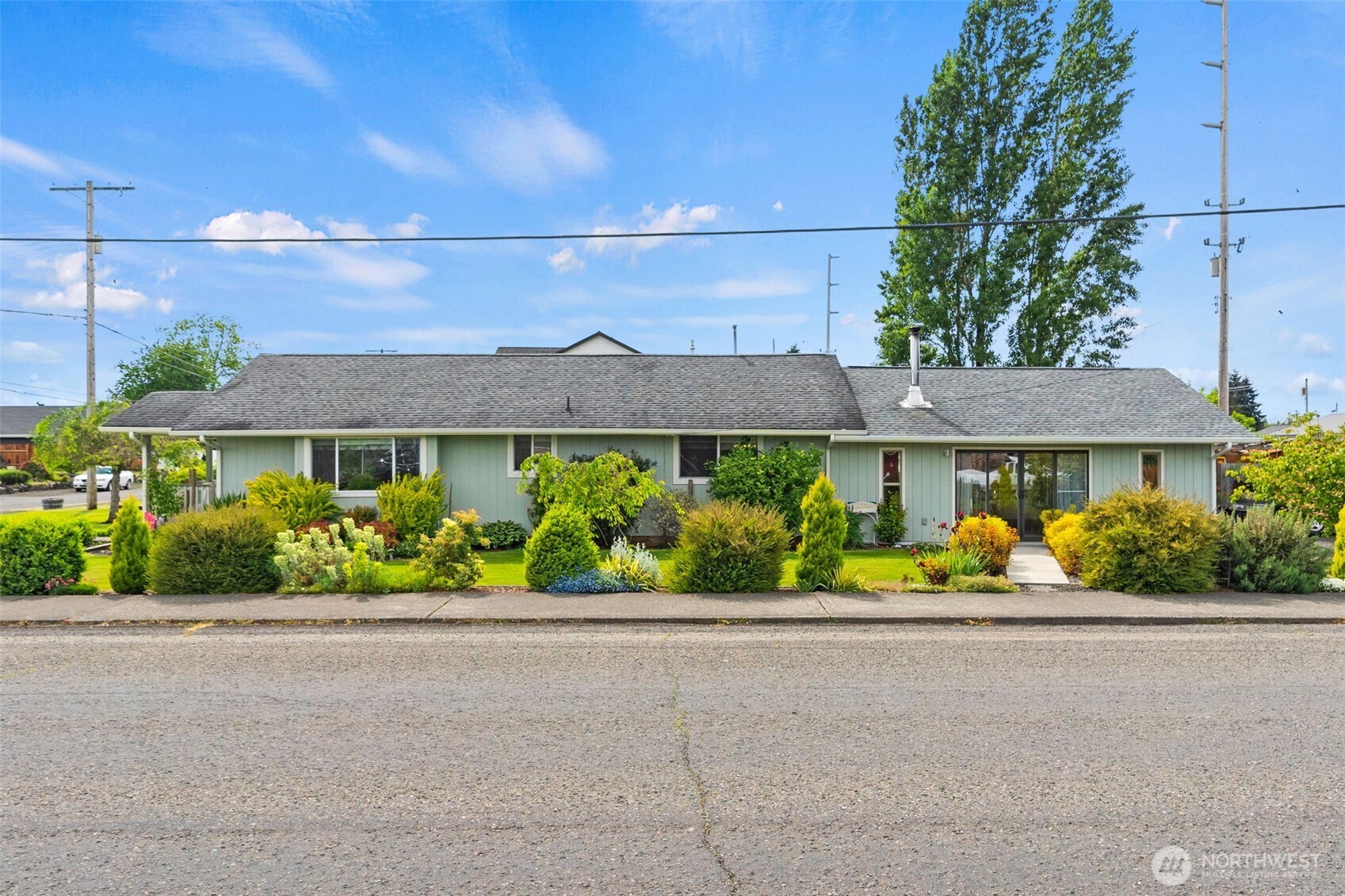 1102 W Anderson Street Property Photo 4