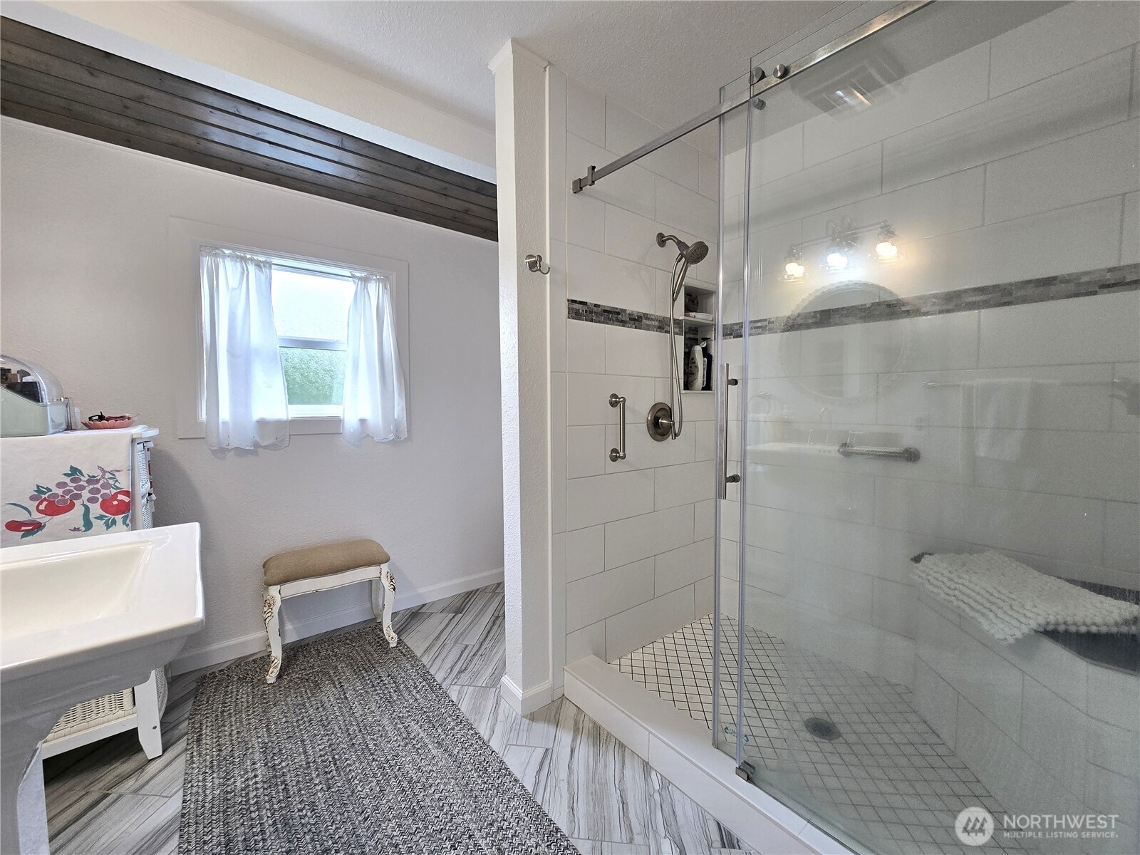 1102 W Anderson Street Property Photo 17