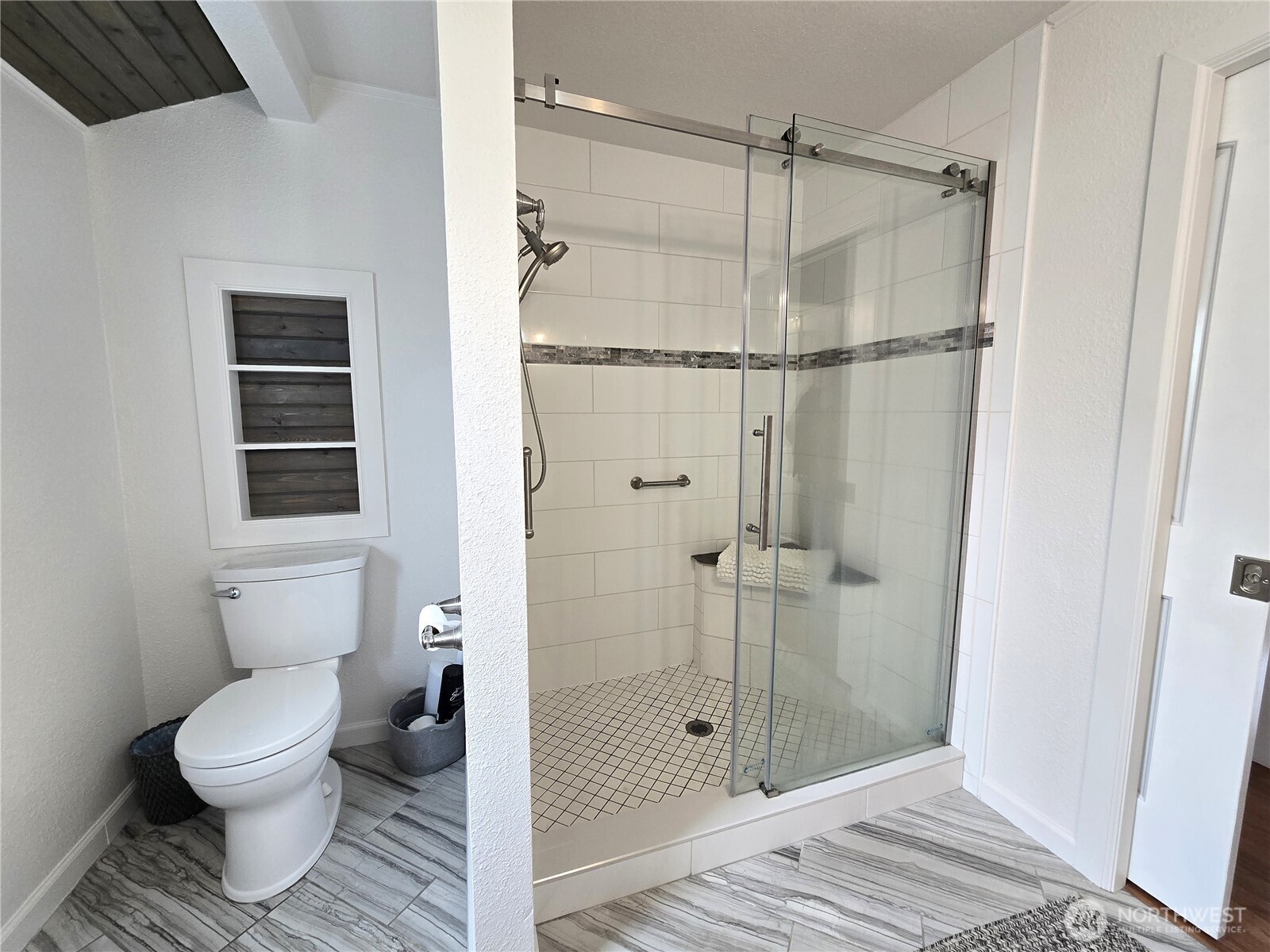 1102 W Anderson Street Property Photo 18