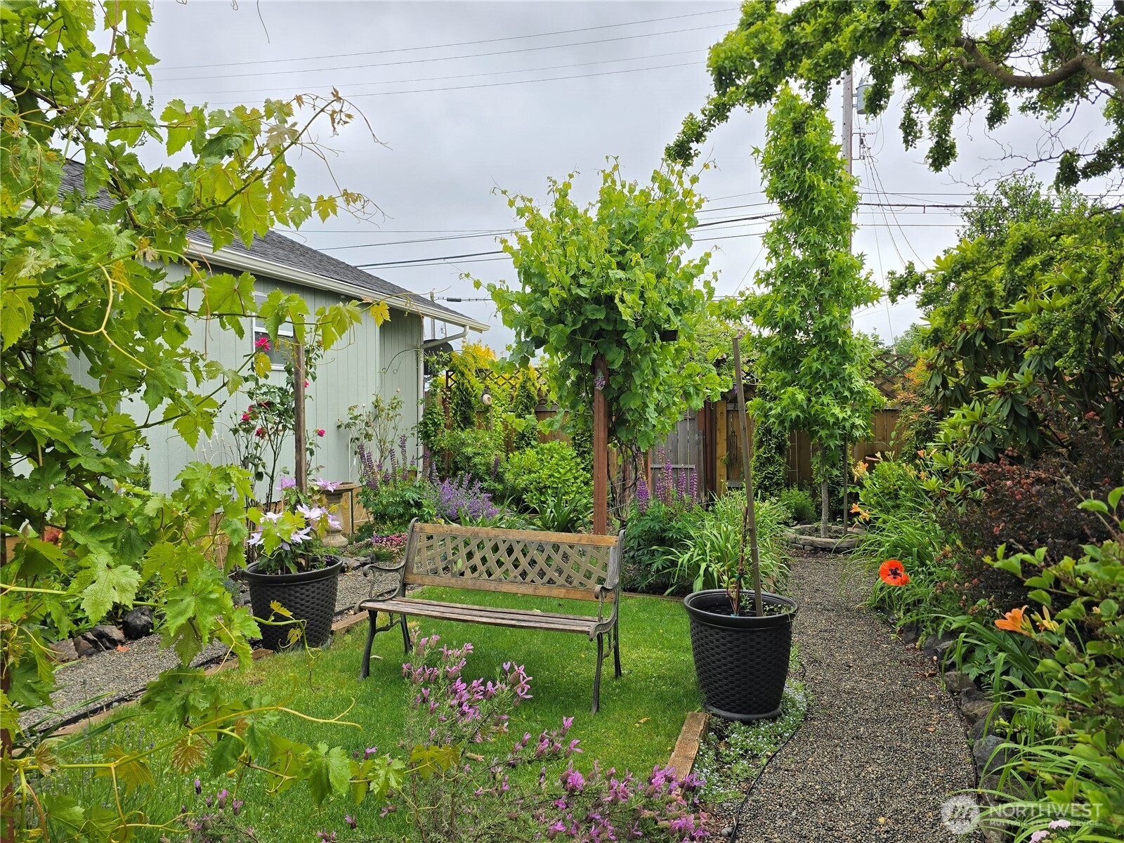 1102 W Anderson Street Property Photo 32