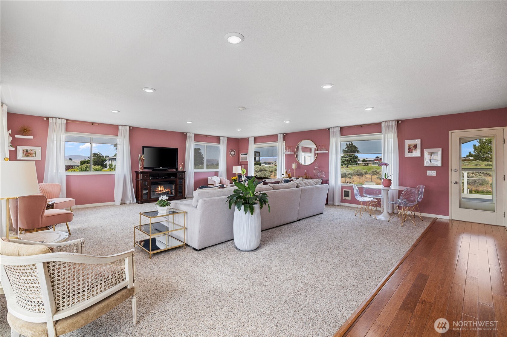 407 Summer Place Property Photo 5