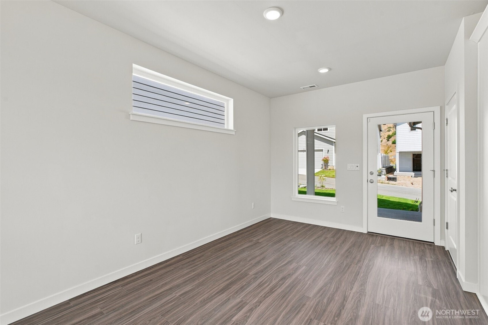 2114 Plumridge Court Property Photo 12