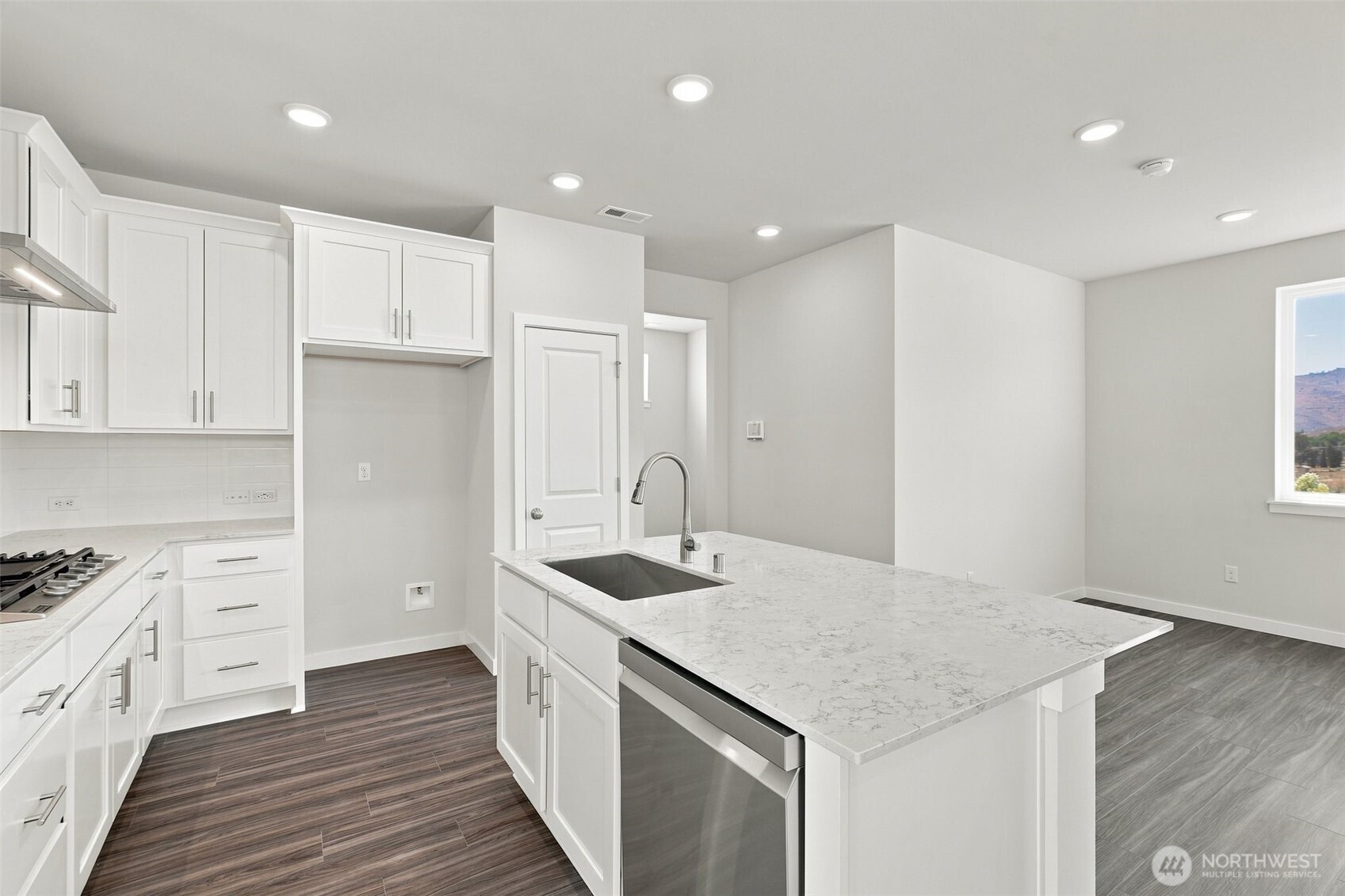2114 Plumridge Court Property Photo 14