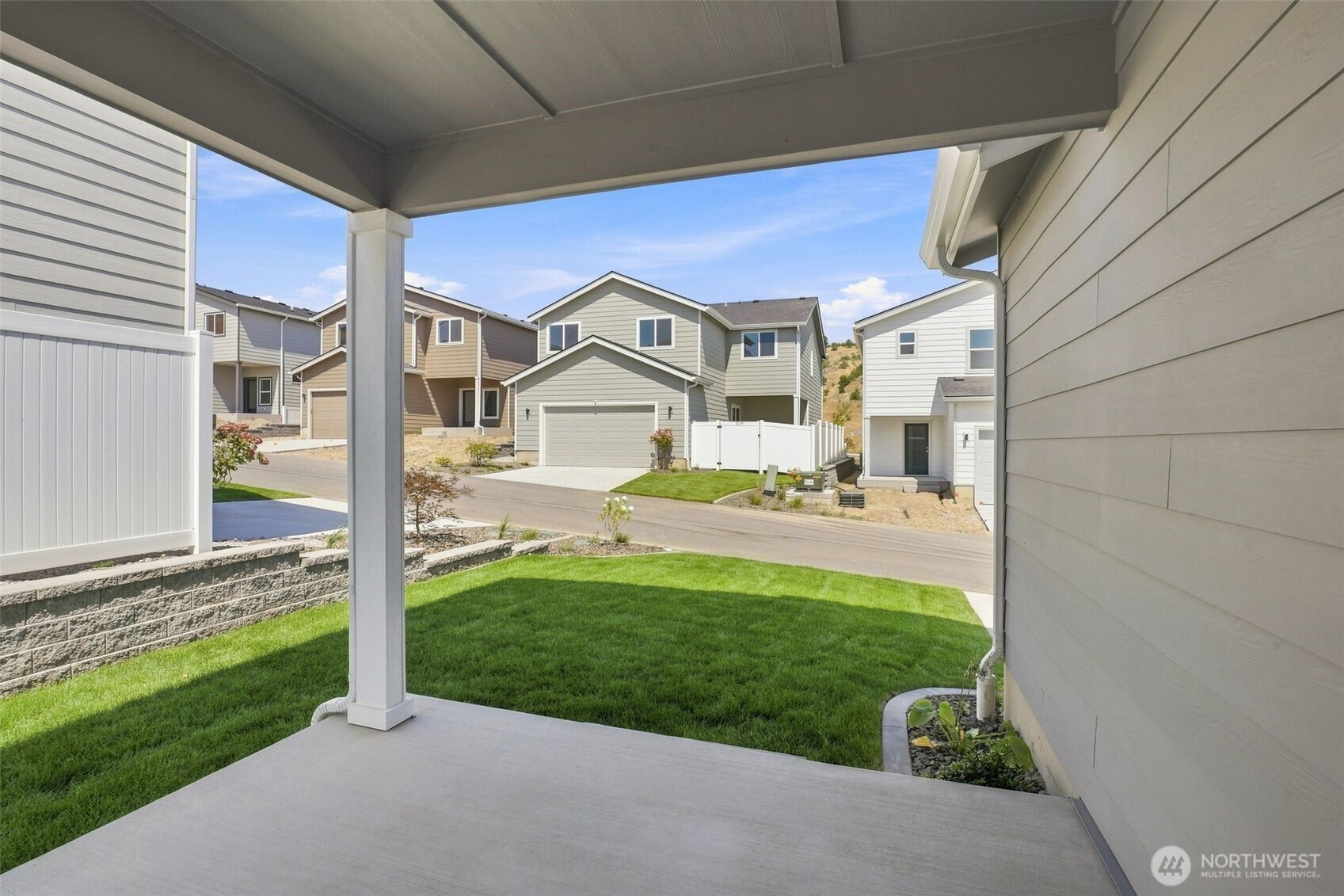 2114 Plumridge Court Property Photo 33