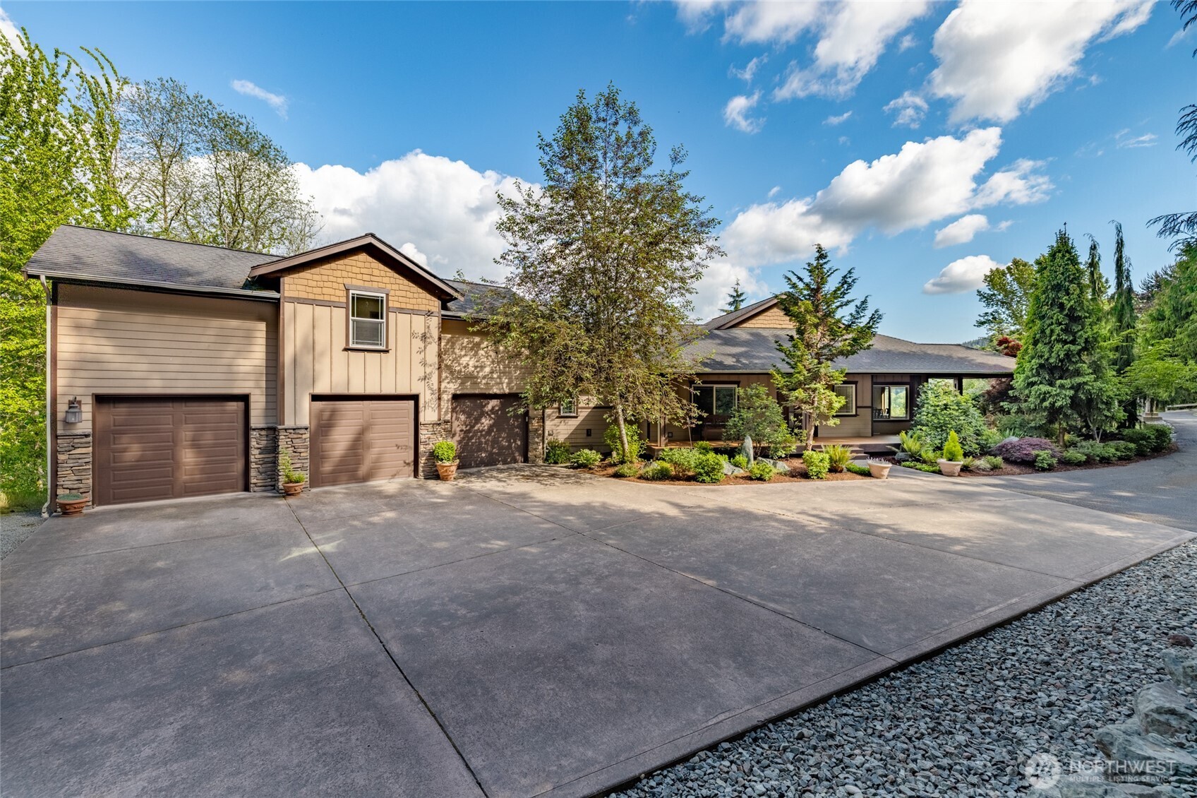 23738 Carlson Place Property Photo 4
